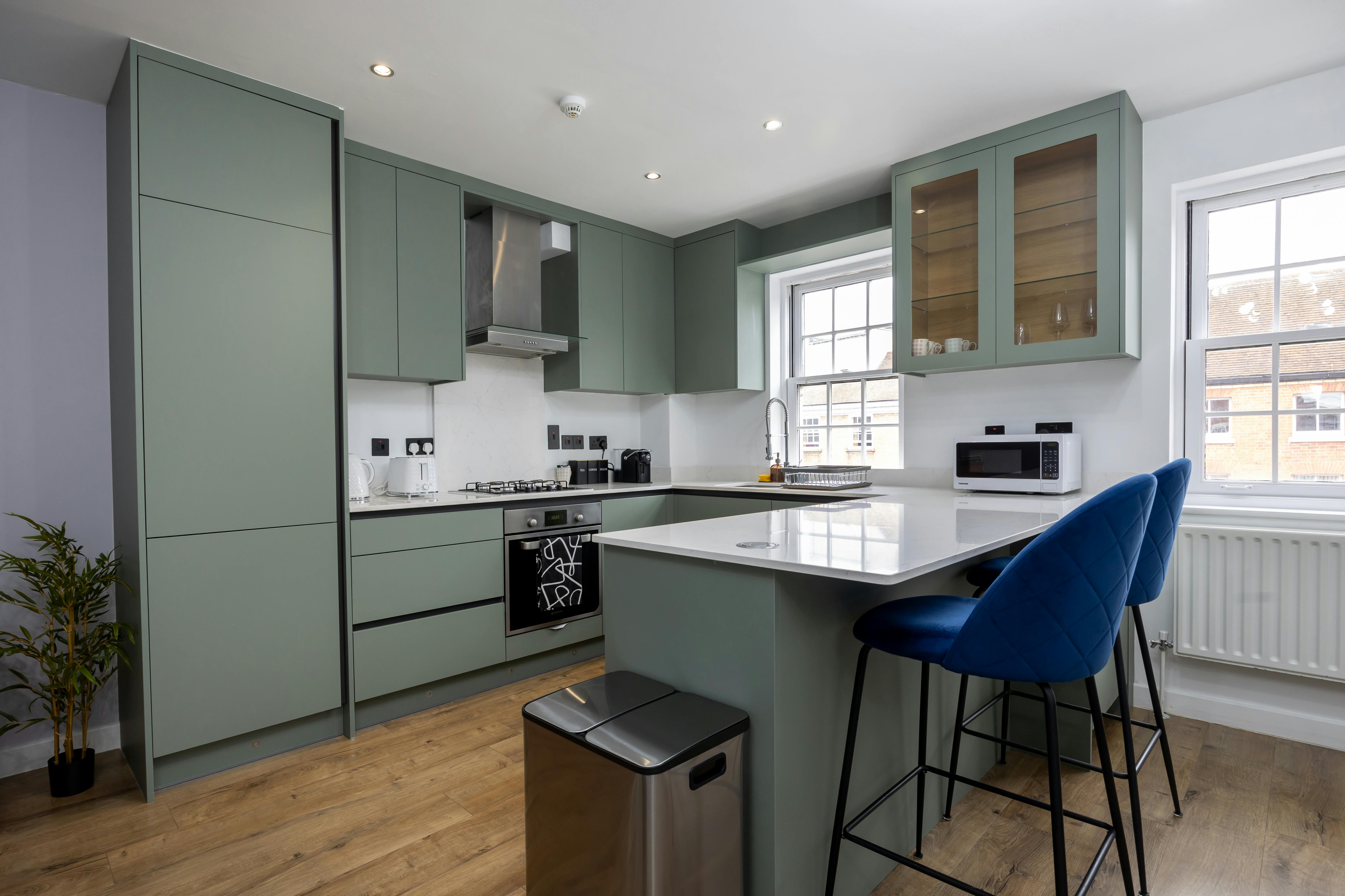 Apartment for rent for £3,800 per month in Reading, London Street