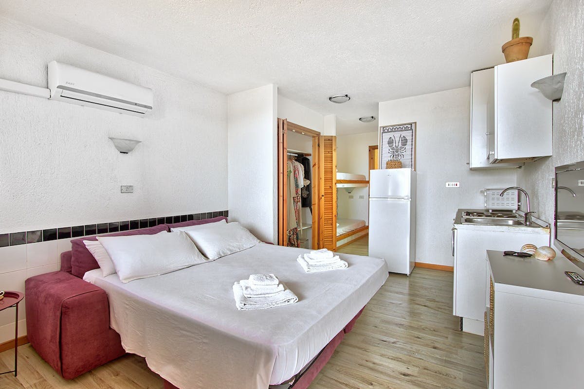 Studio for rent for €3,500 per month in Cugnana Verde, Località Cugnana Verde