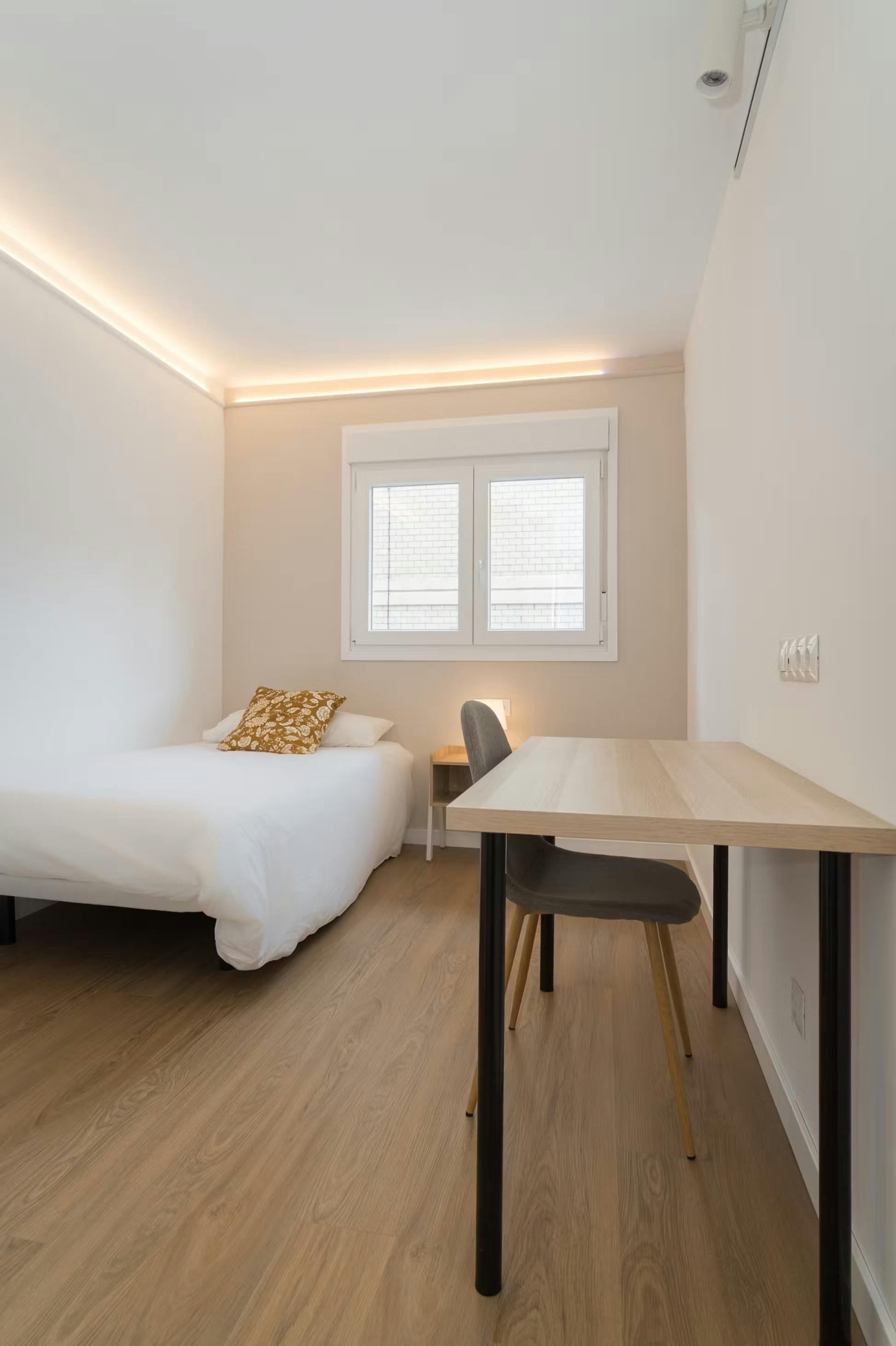 Habitación privada en alquiler por 600 € al mes en Madrid, Calle Alcazaba