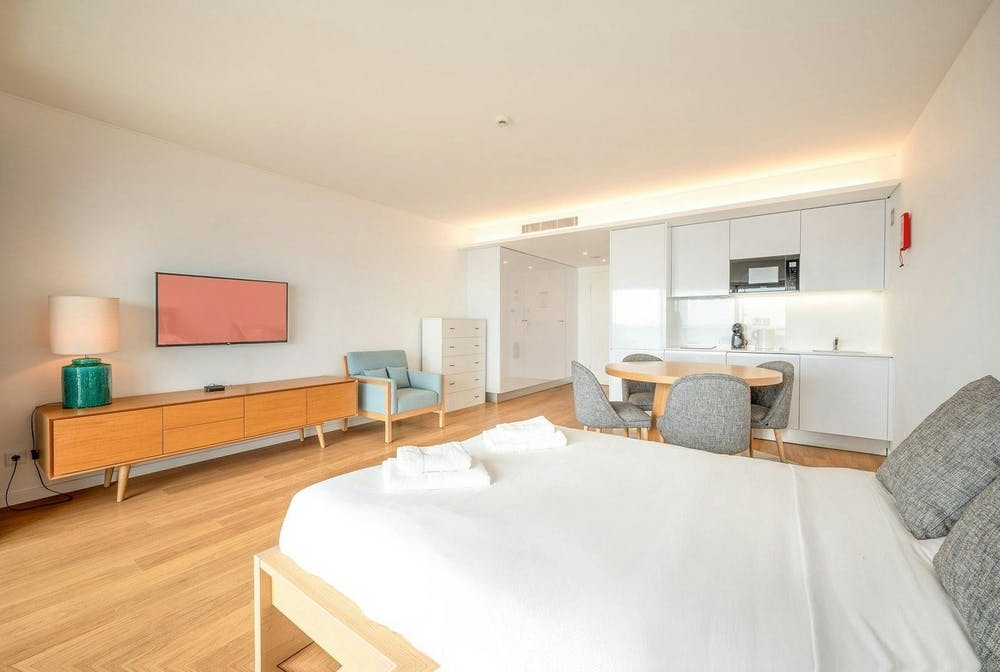 Studio zu mieten für 10 € pro Monat in Sesimbra, Avenida dos Náufragos