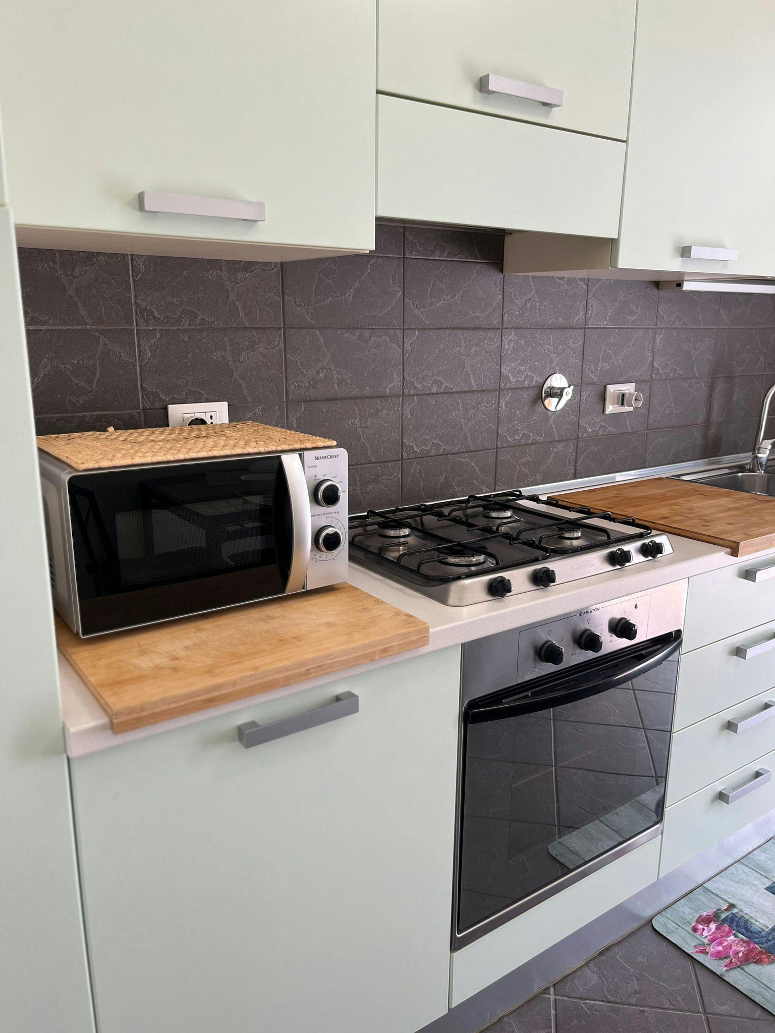 preview gallery tile