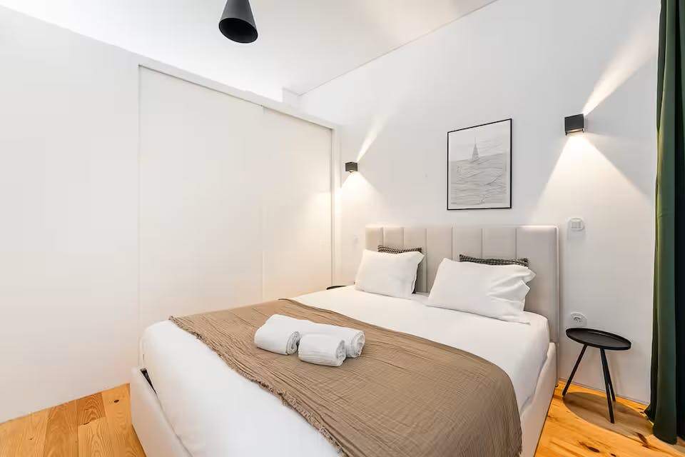 Largo dos Lóios, Porto preview