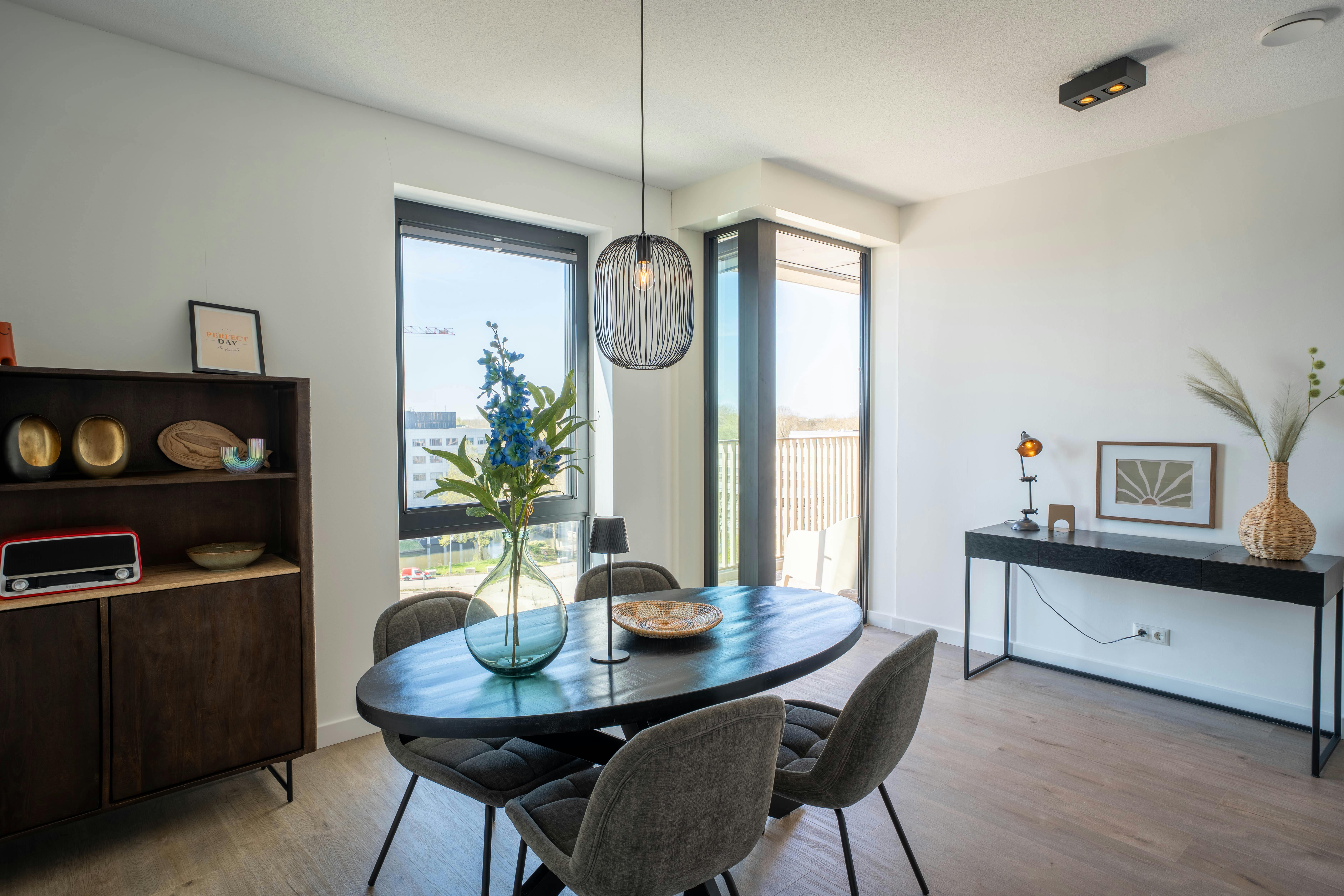 公寓 正在以 €2,850 的月租出租，其位于 Hoofddorp, Mies van der Rohestraat