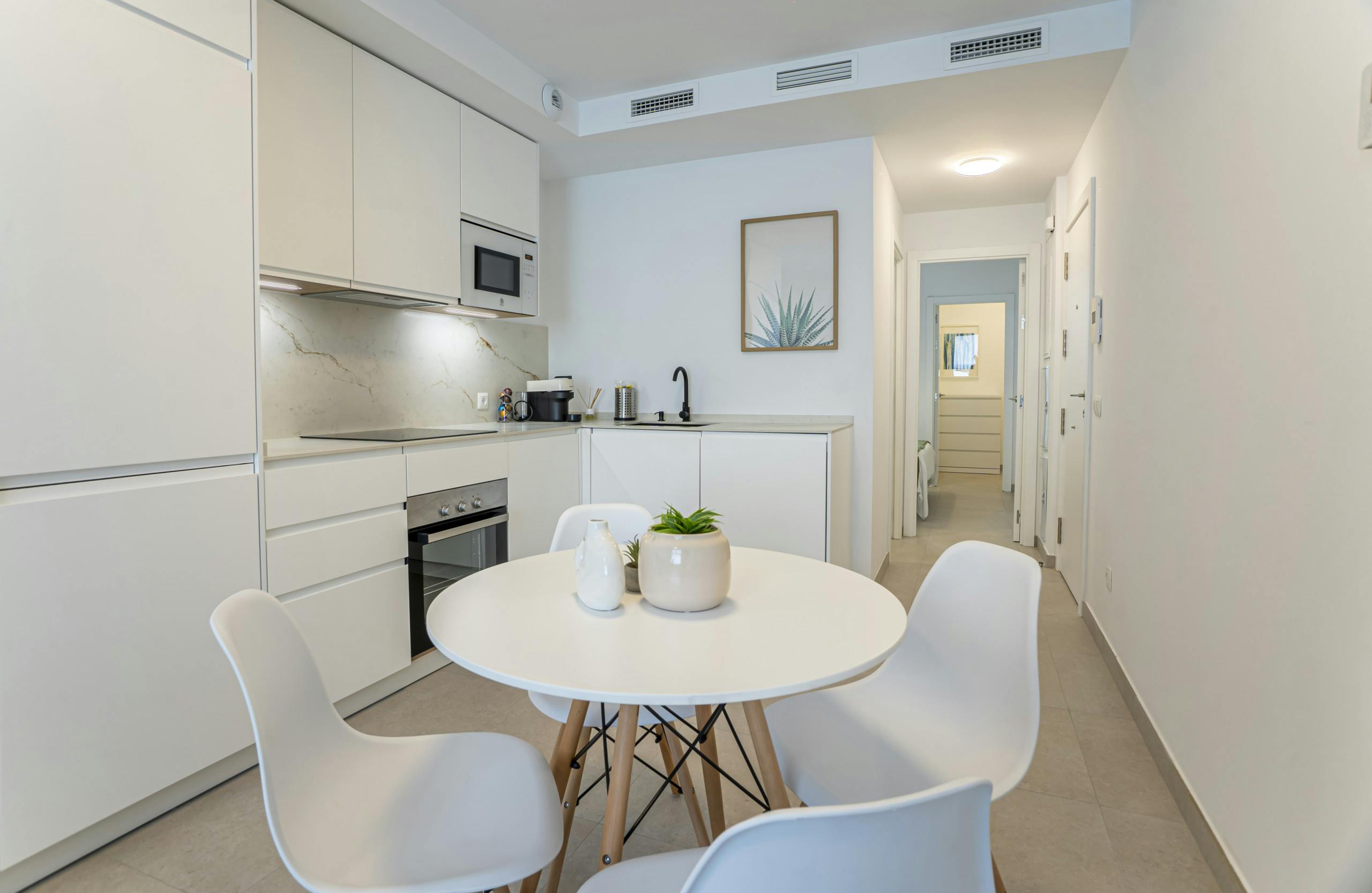 Apartment for rent for €9,999 per month in Málaga, Calle Vicente Gómez de Cádiz