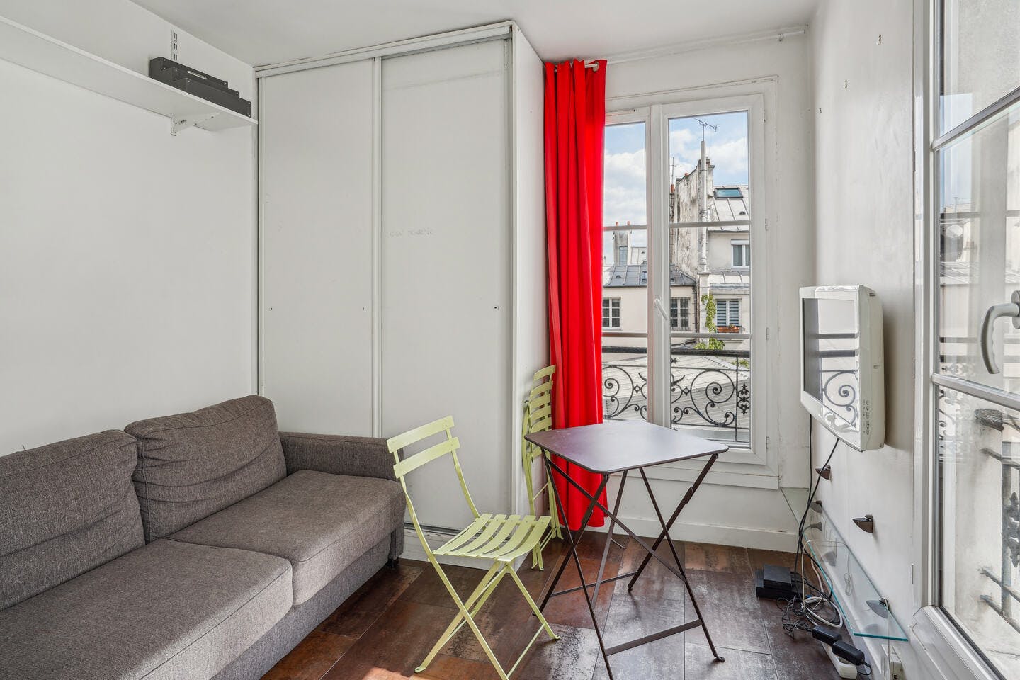 Studio for rent for €1,200 per month in Paris, Rue Chapon
