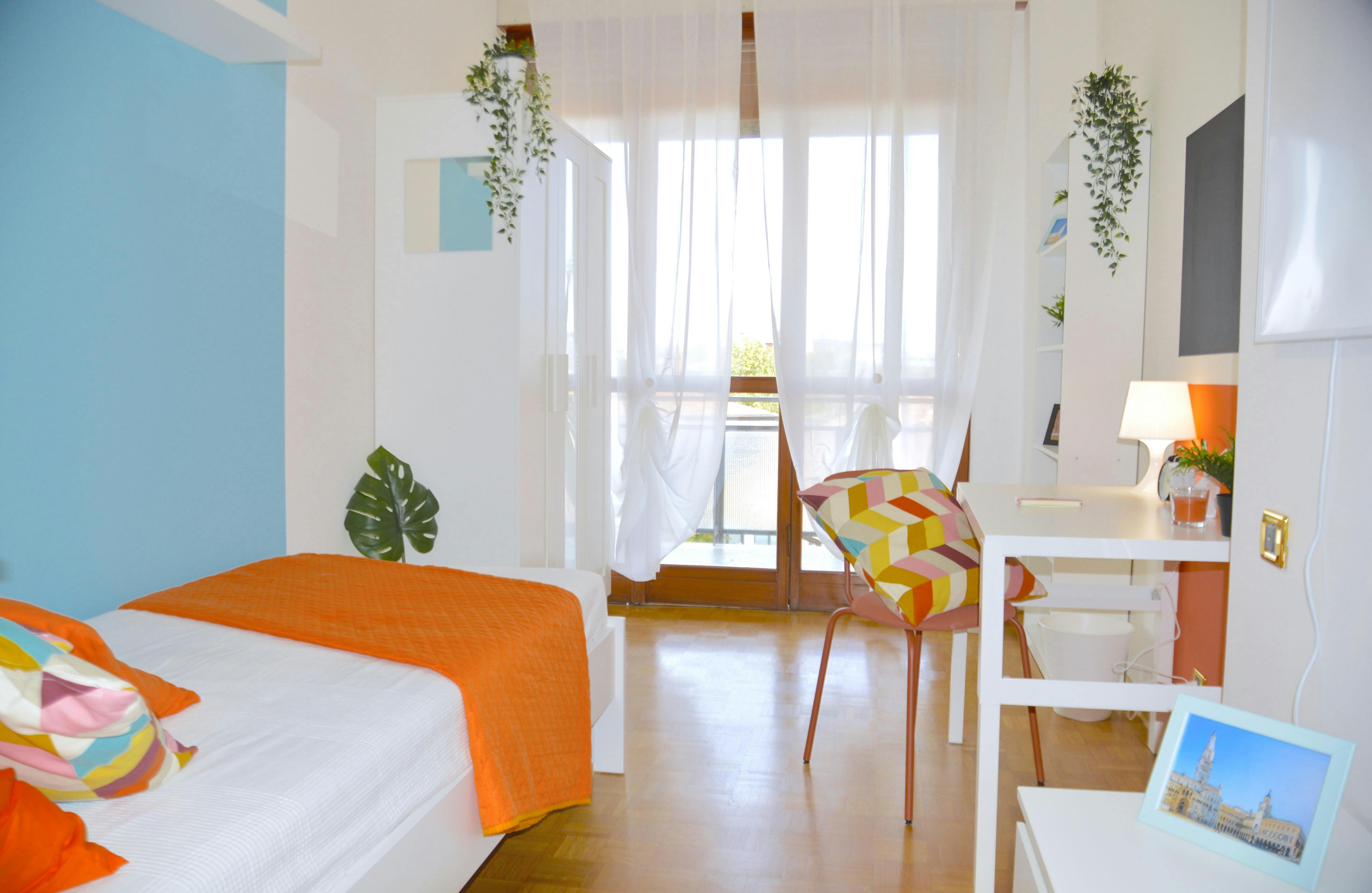 Private room for rent for €560 per month in Modena, Via Lodovico Antonio Vincenzi