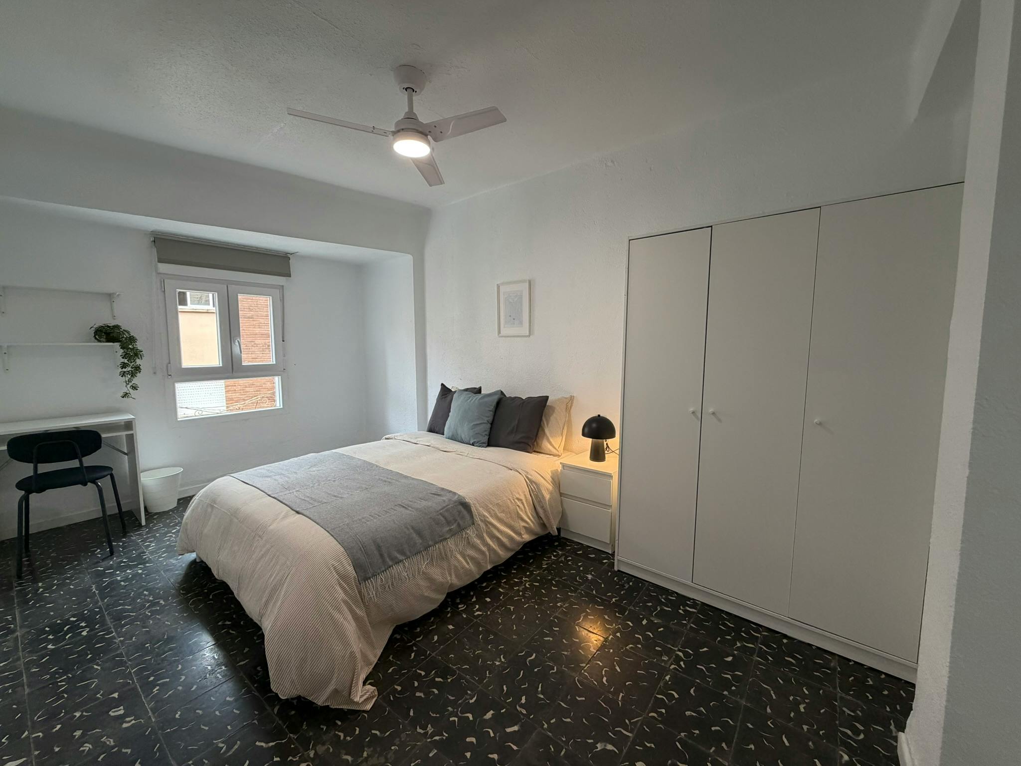 Single room Xirivella, 1 bed, 13m² — photo 3
