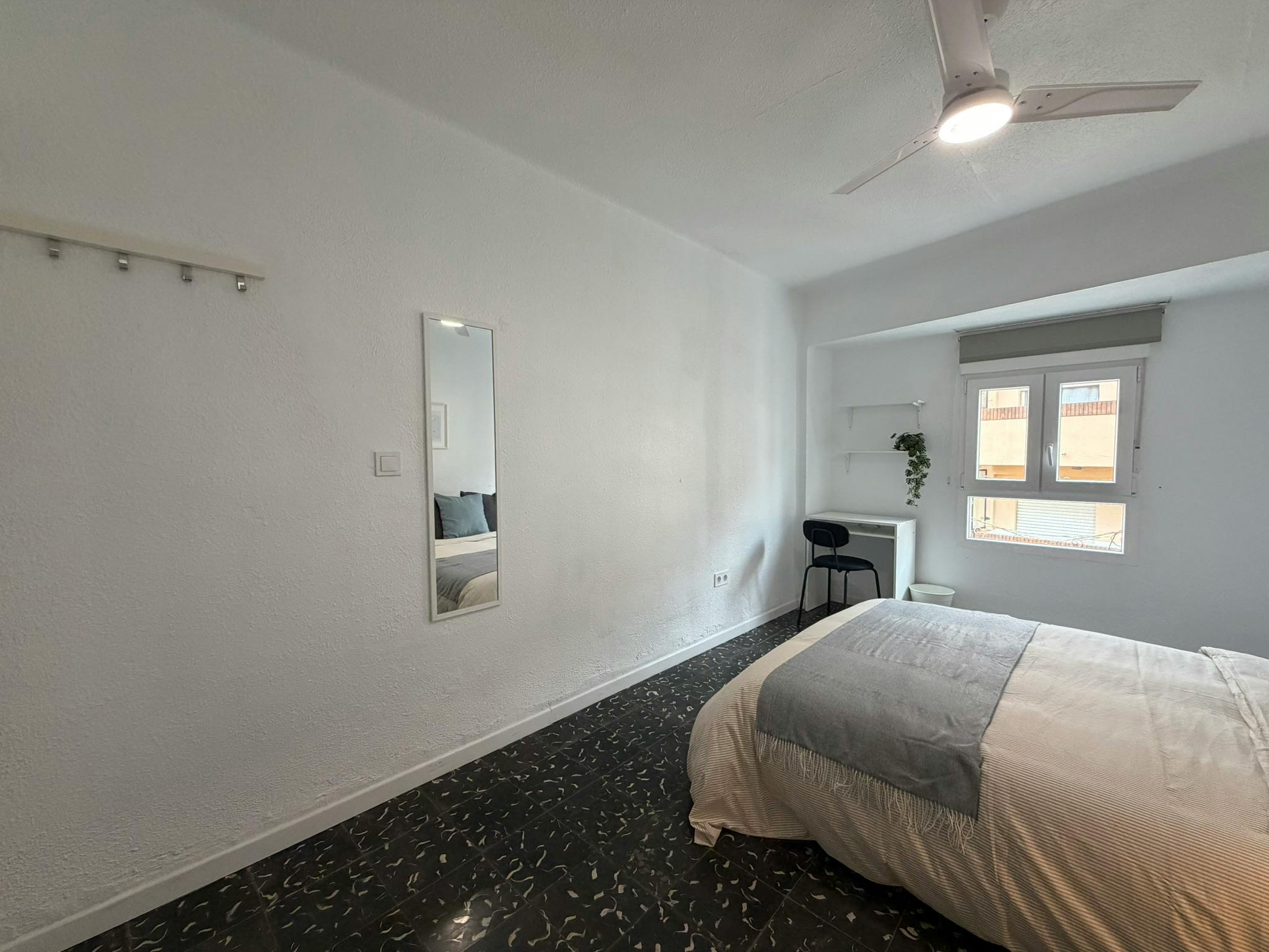 Single room Xirivella, 1 bed, 13m² — photo 4