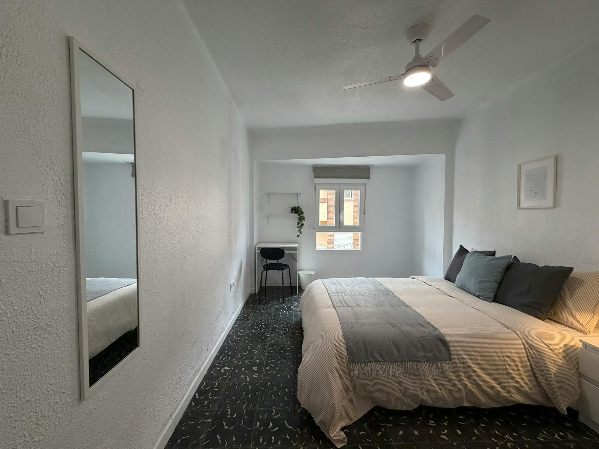 Single room Xirivella, 1 bed, 13m² — photo 2