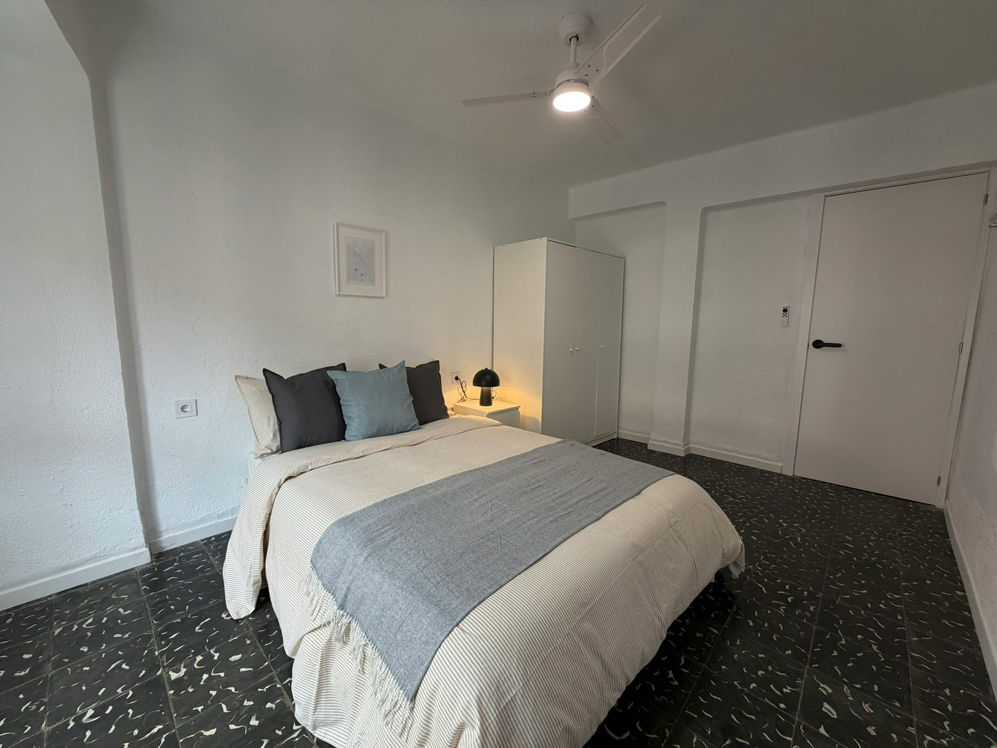 Single room Xirivella, 1 bed, 13m² — photo 5