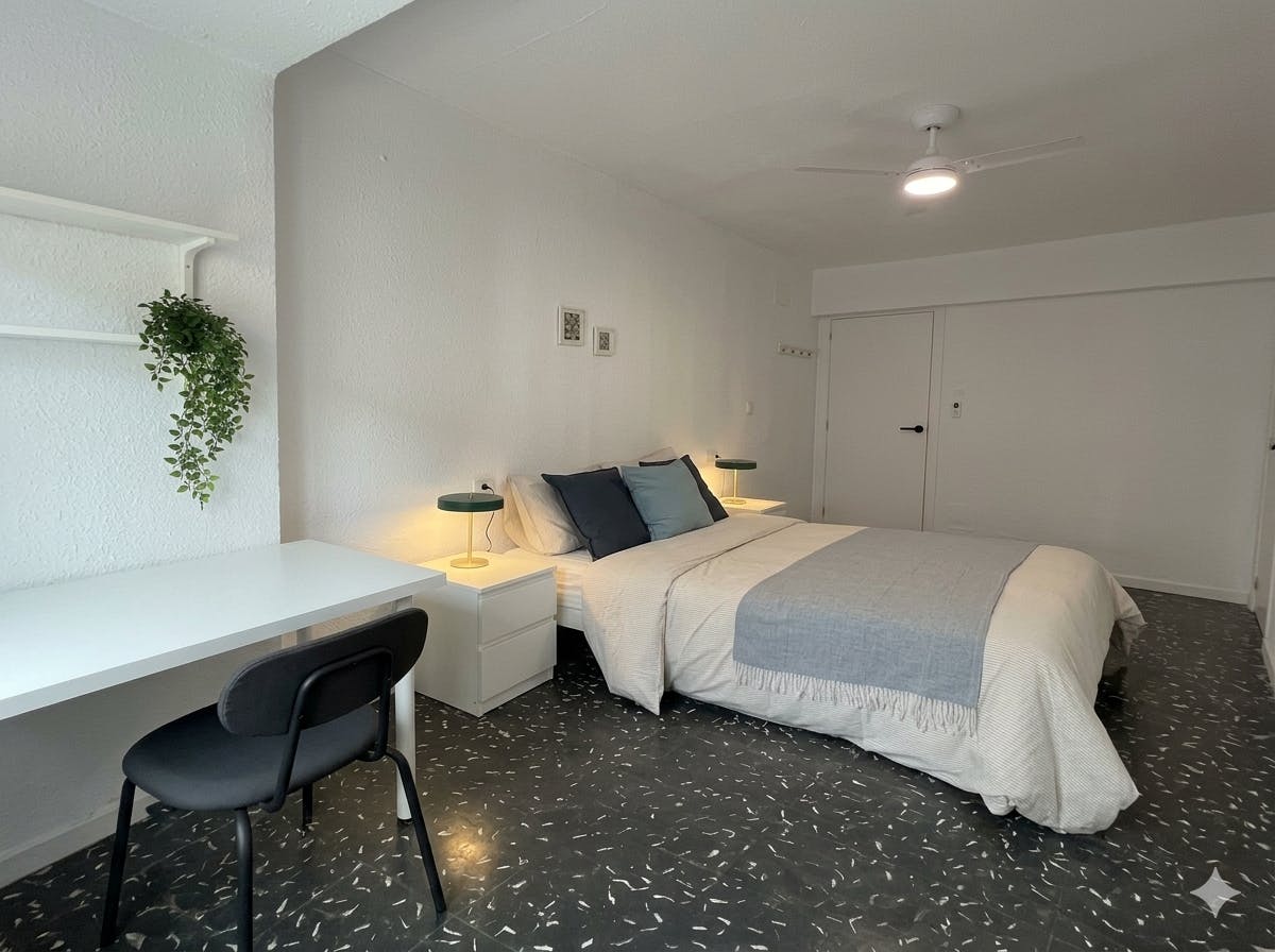 Single room Xirivella, 1 bed, 13m² — photo 4