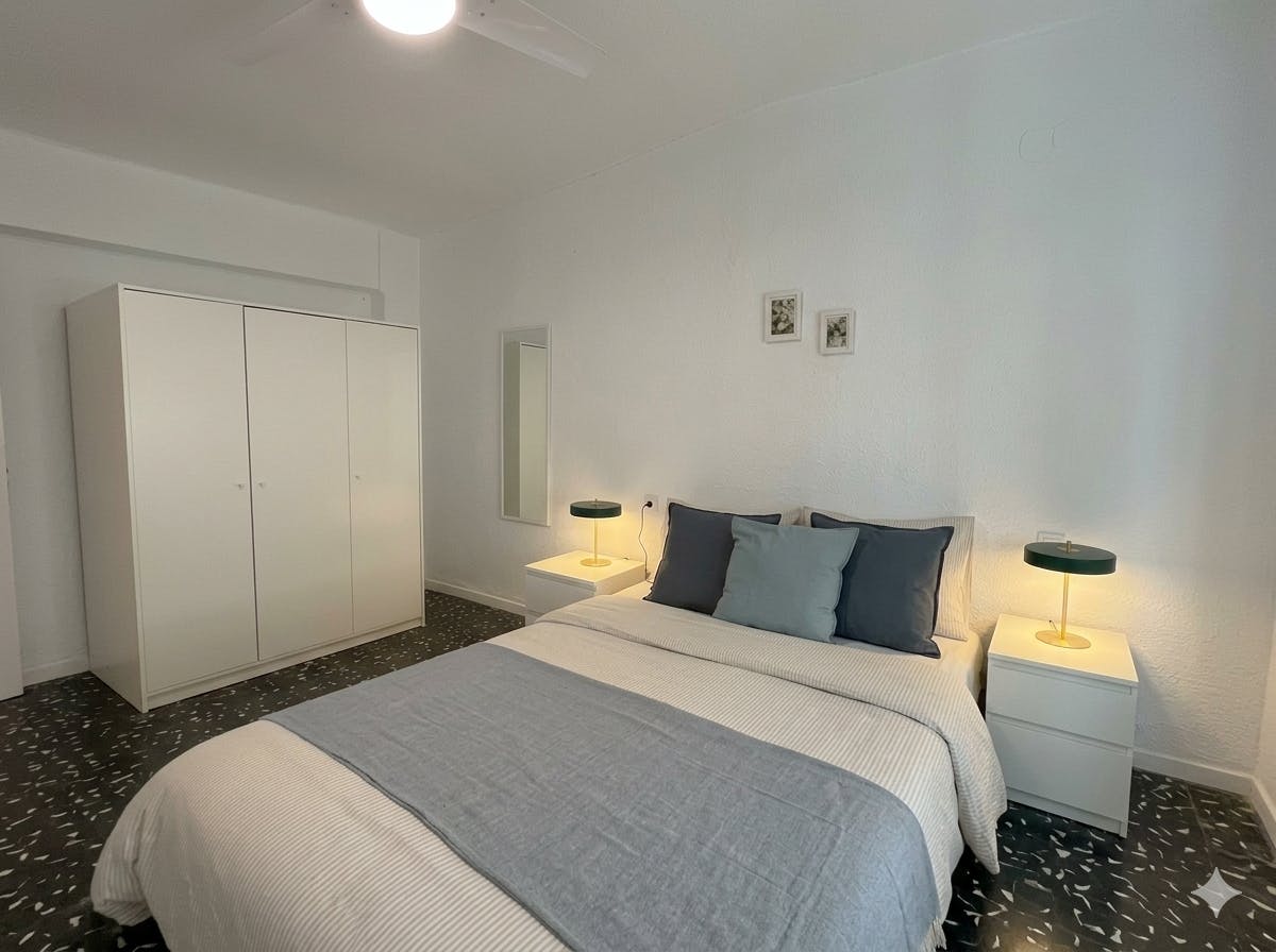 Single room Xirivella, 1 bed, 13m² — photo 2