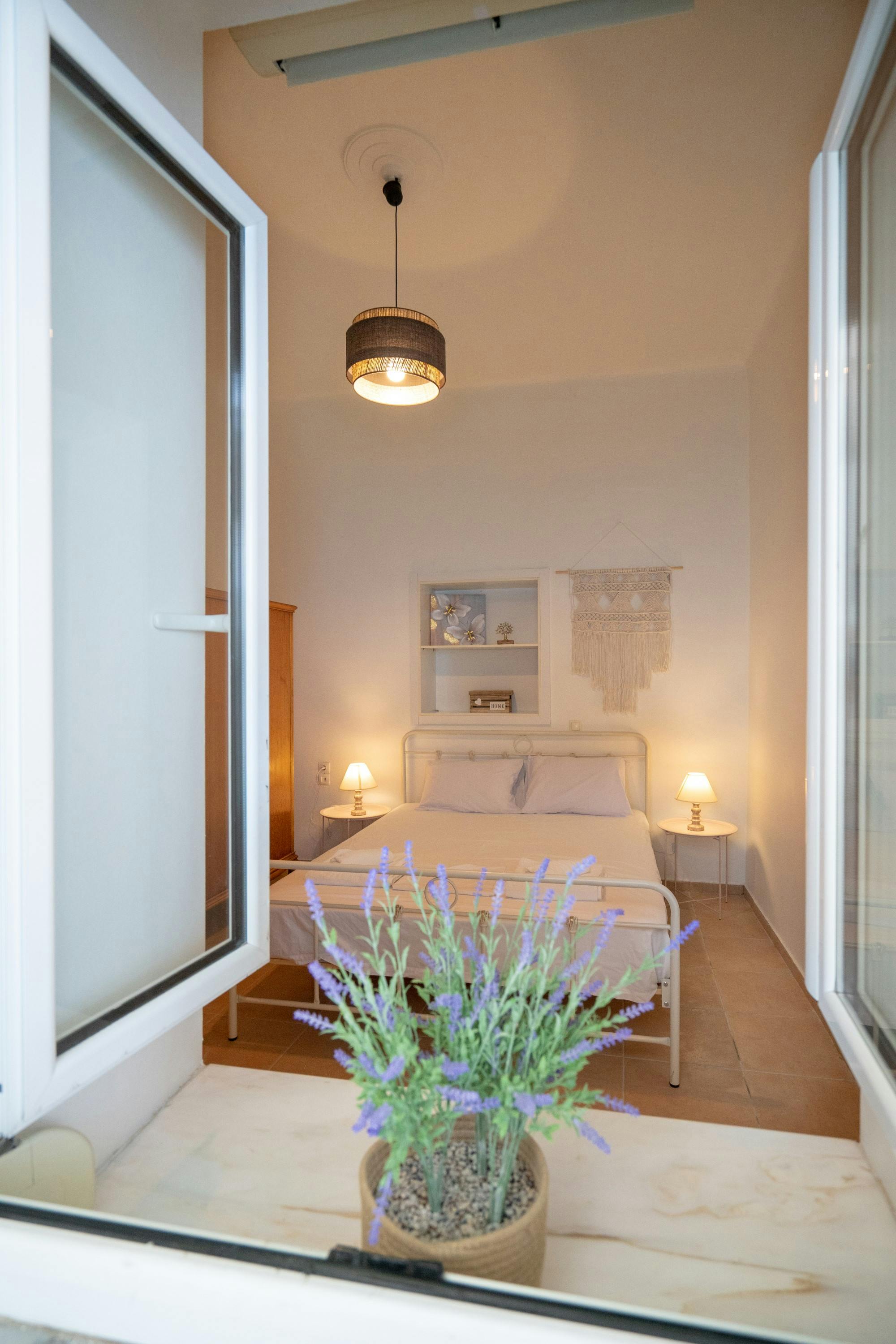 Apartment for rent for €1,300 per month in Athina, Evnidon