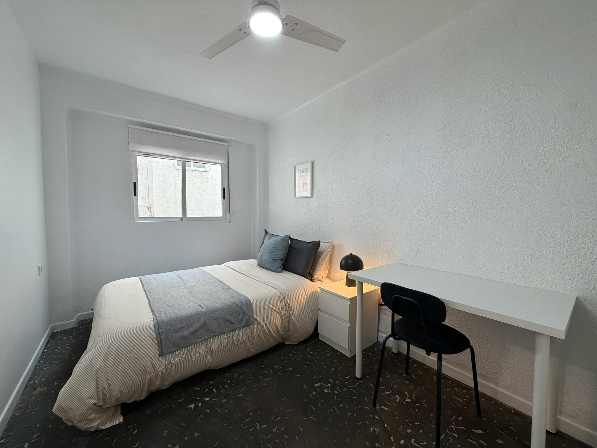 Single room Xirivella, 1 bed, 17m² — photo 6