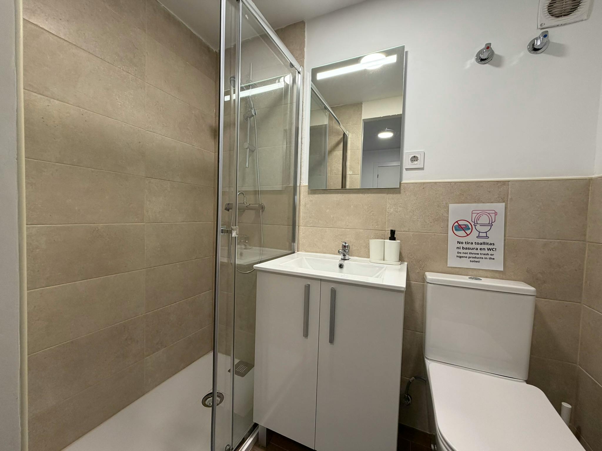 Single room Xirivella, 1 bed, 17m² — photo 10