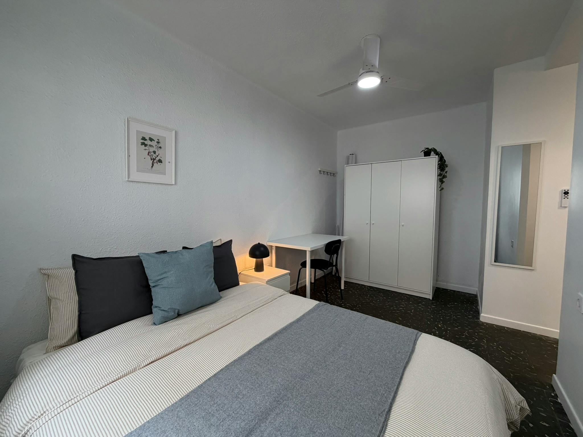 Single room Xirivella, 1 bed, 17m² — photo 3