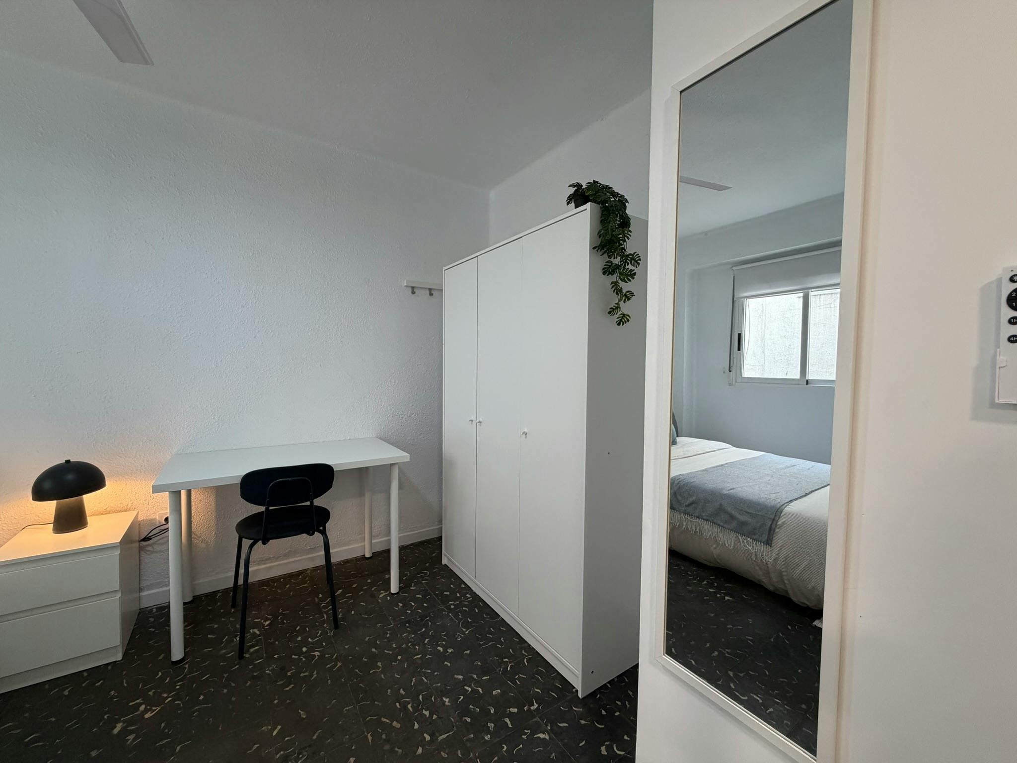 Single room Xirivella, 1 bed, 17m² — photo 5