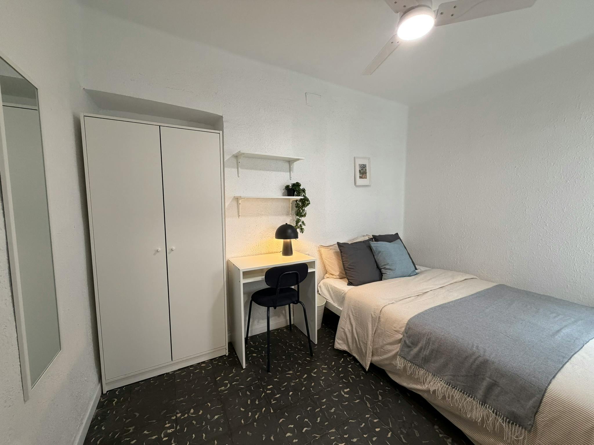 Single room Xirivella, 1 bed, 13m² — photo 6