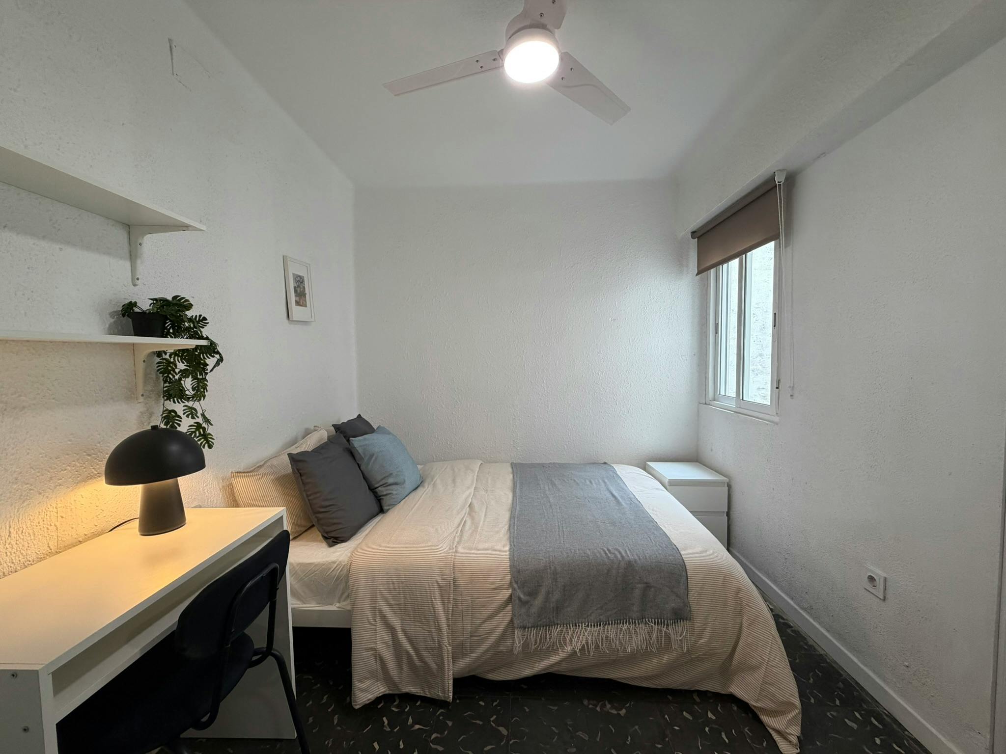 Single room Xirivella, 1 bed, 13m² — photo 5