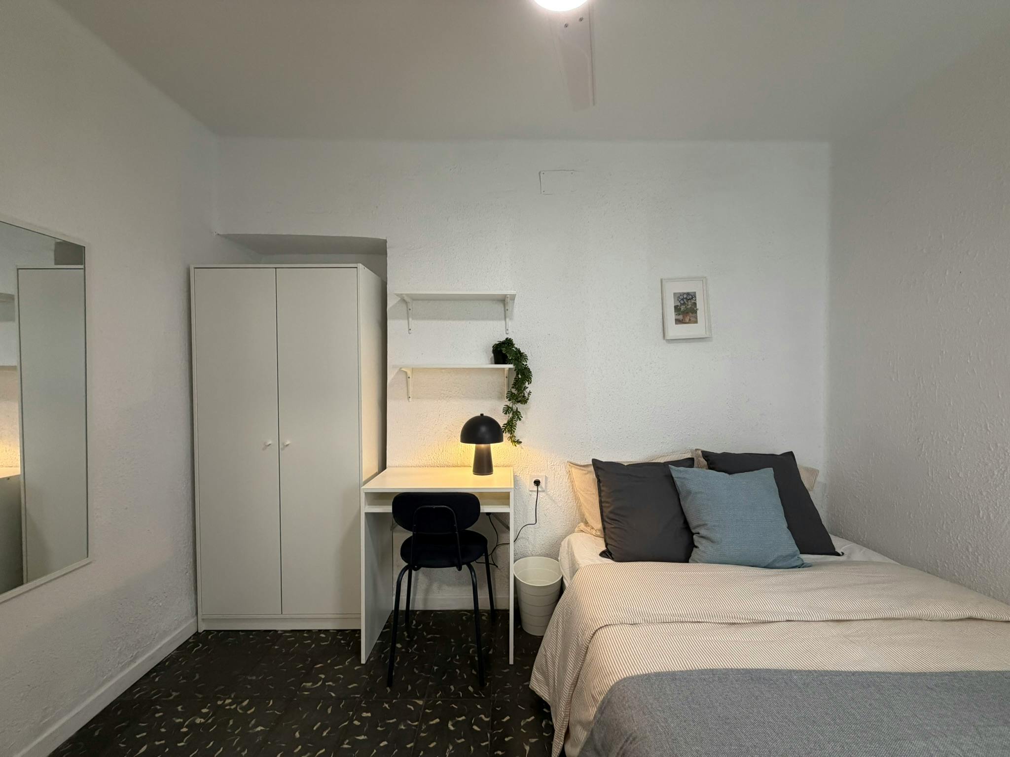 Single room Xirivella, 1 bed, 13m² — photo 3