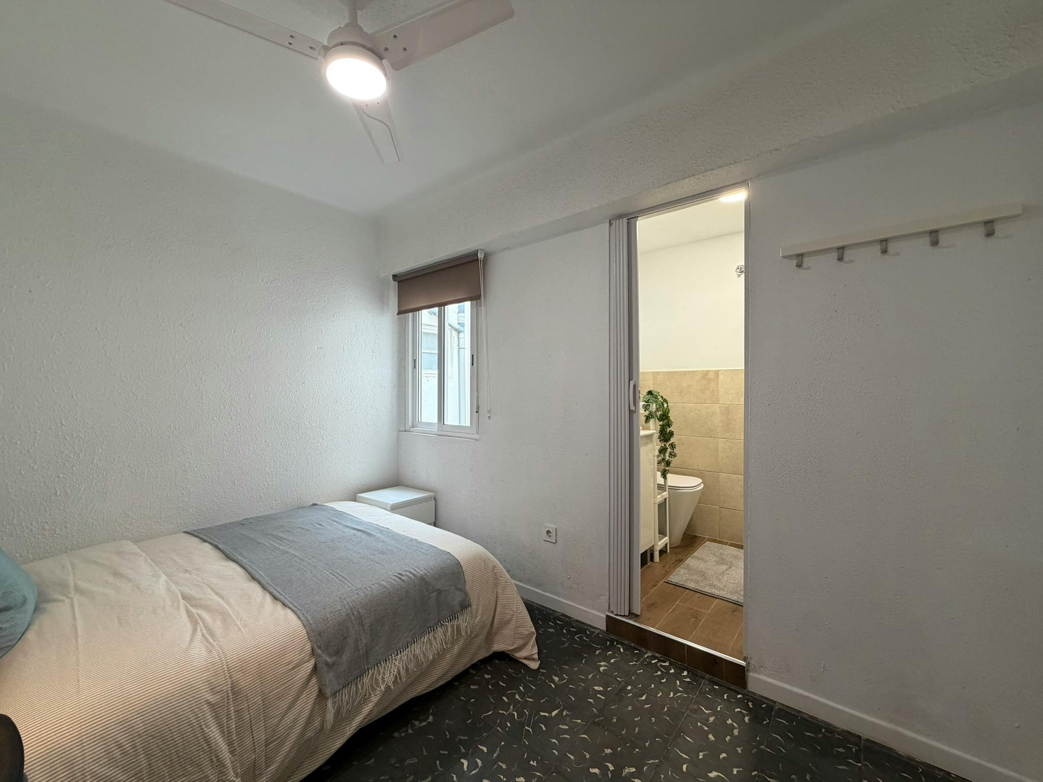 Single room Xirivella, 1 bed, 13m² — photo 4