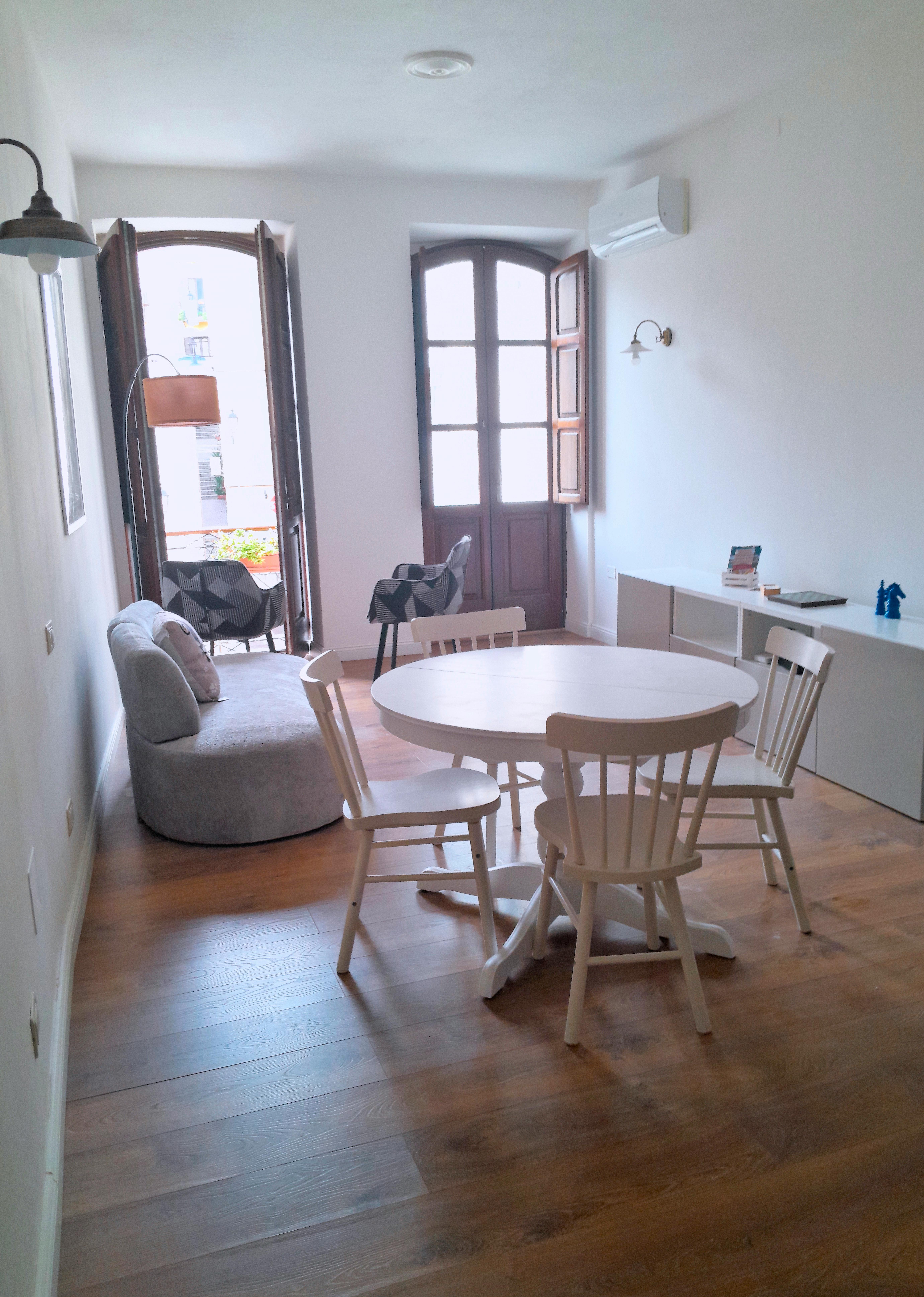 Apartment for rent for €1,500 per month in Cagliari, Via Sant'Efisio