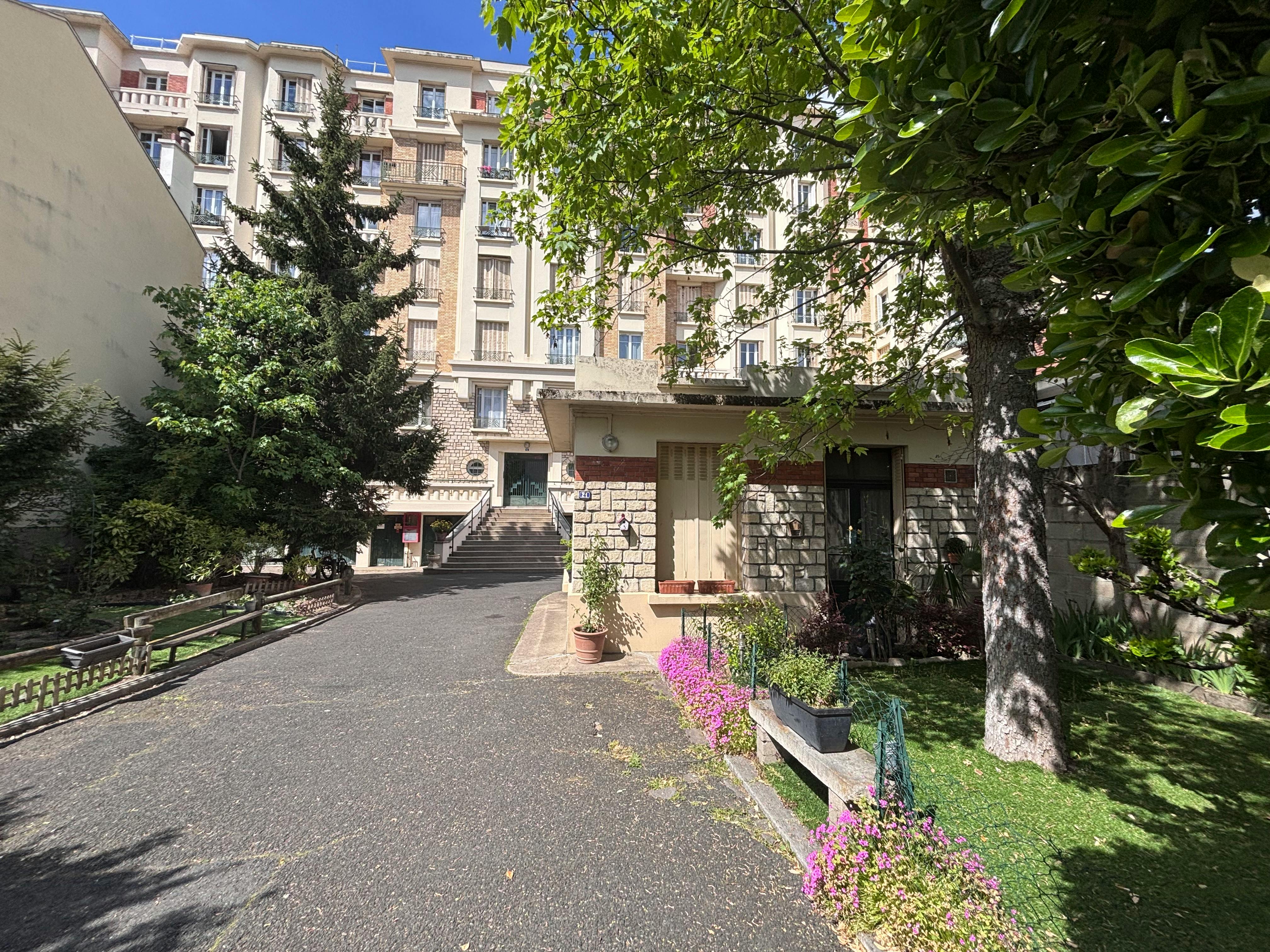 Apartment for rent for €1,895 per month in Courbevoie, Rue Jean Bart