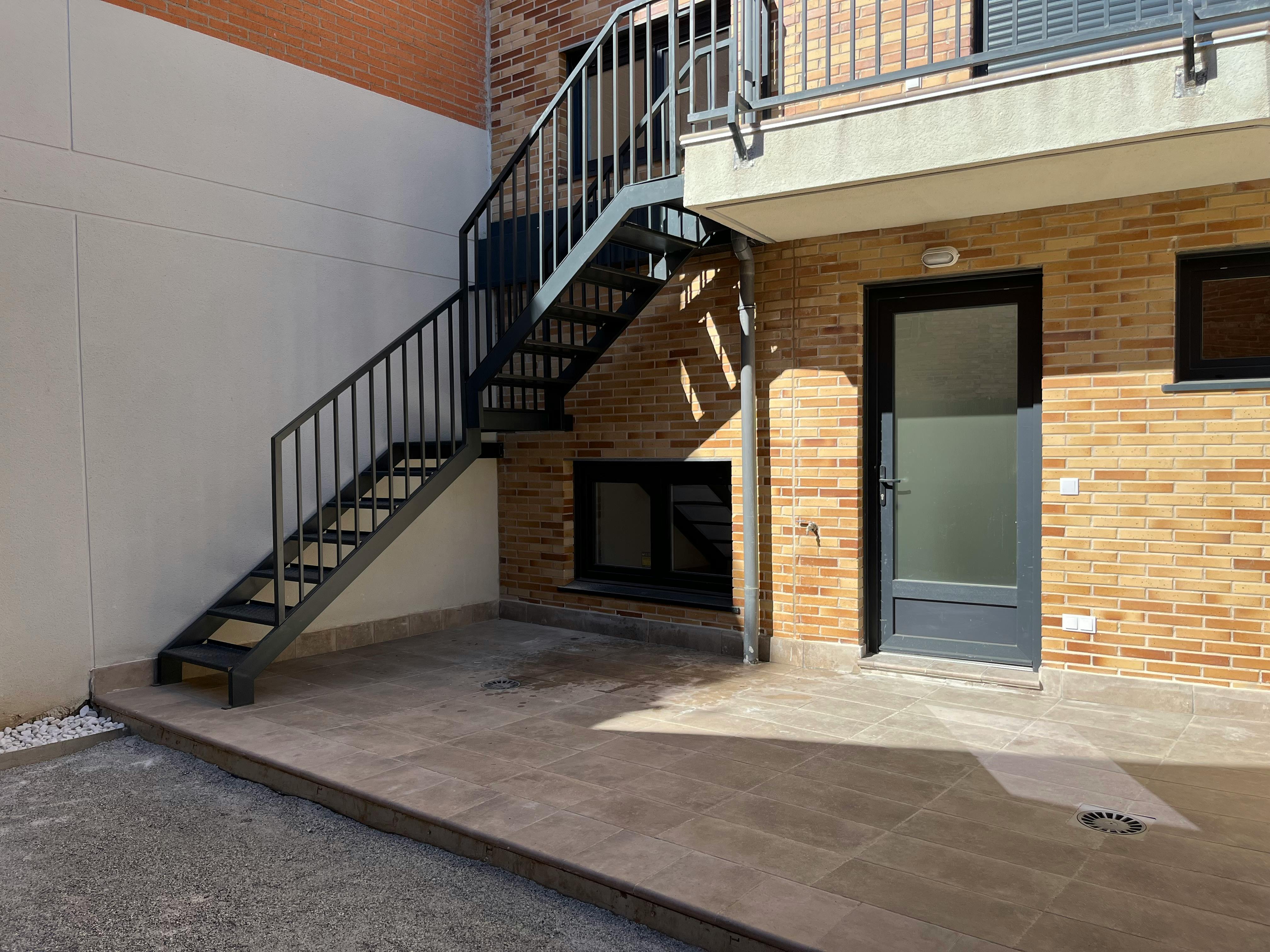 Apartment for rent for €1,750 per month in Madrid, Calle de Bellver