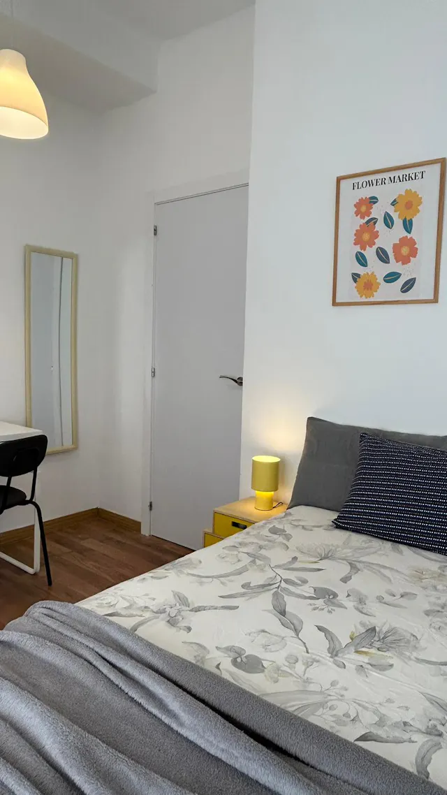 Private room in Calle de Fomento, Madrid (1701397) room image 1