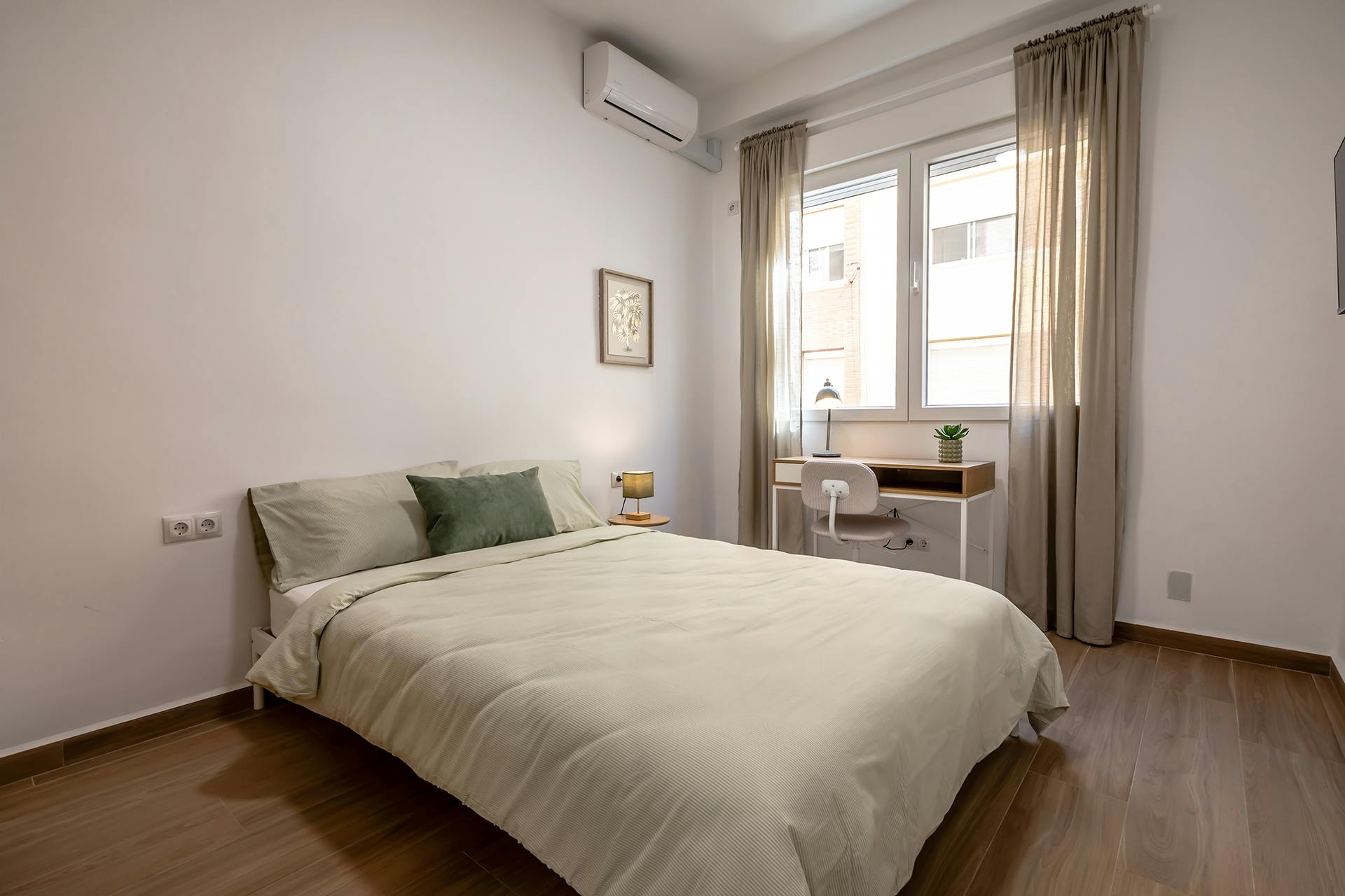 Carrer de l'Actor Llorens, Valencia preview