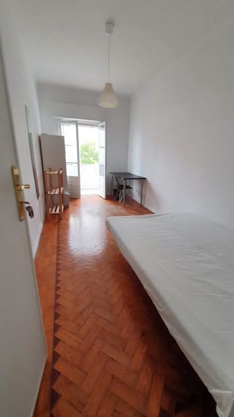 Chambre privée à louer pour 515 €/mois à Lisbon, Rua Montepio Geral