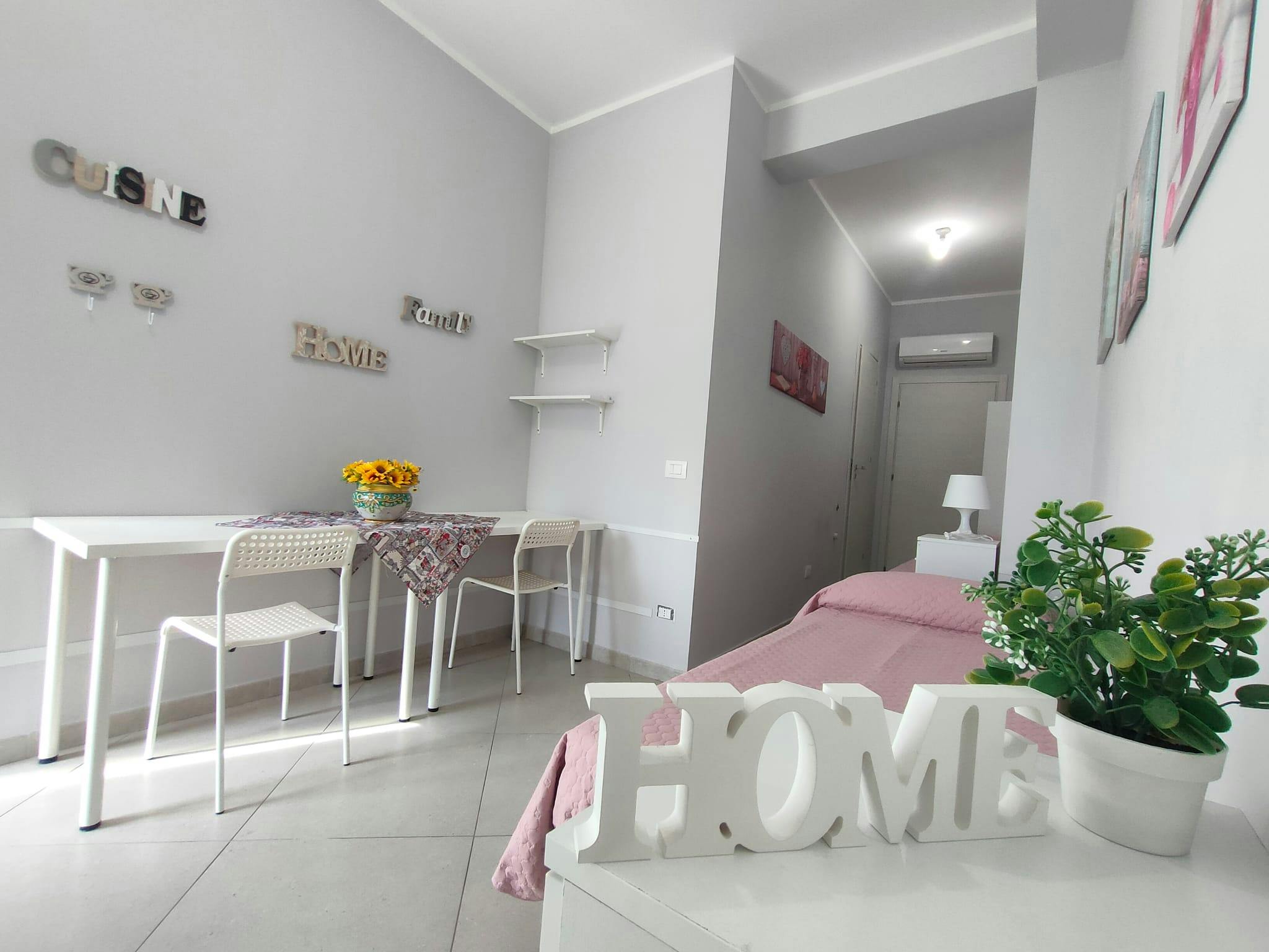 Studio for rent for €575 per month in Palermo, Via Rosario Gregorio