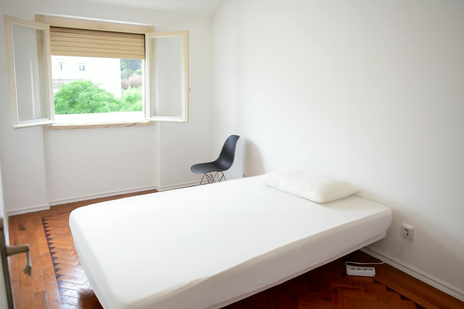 Appartement te huur voor € 975 per maand in Lisbon, Rua Montepio Geral