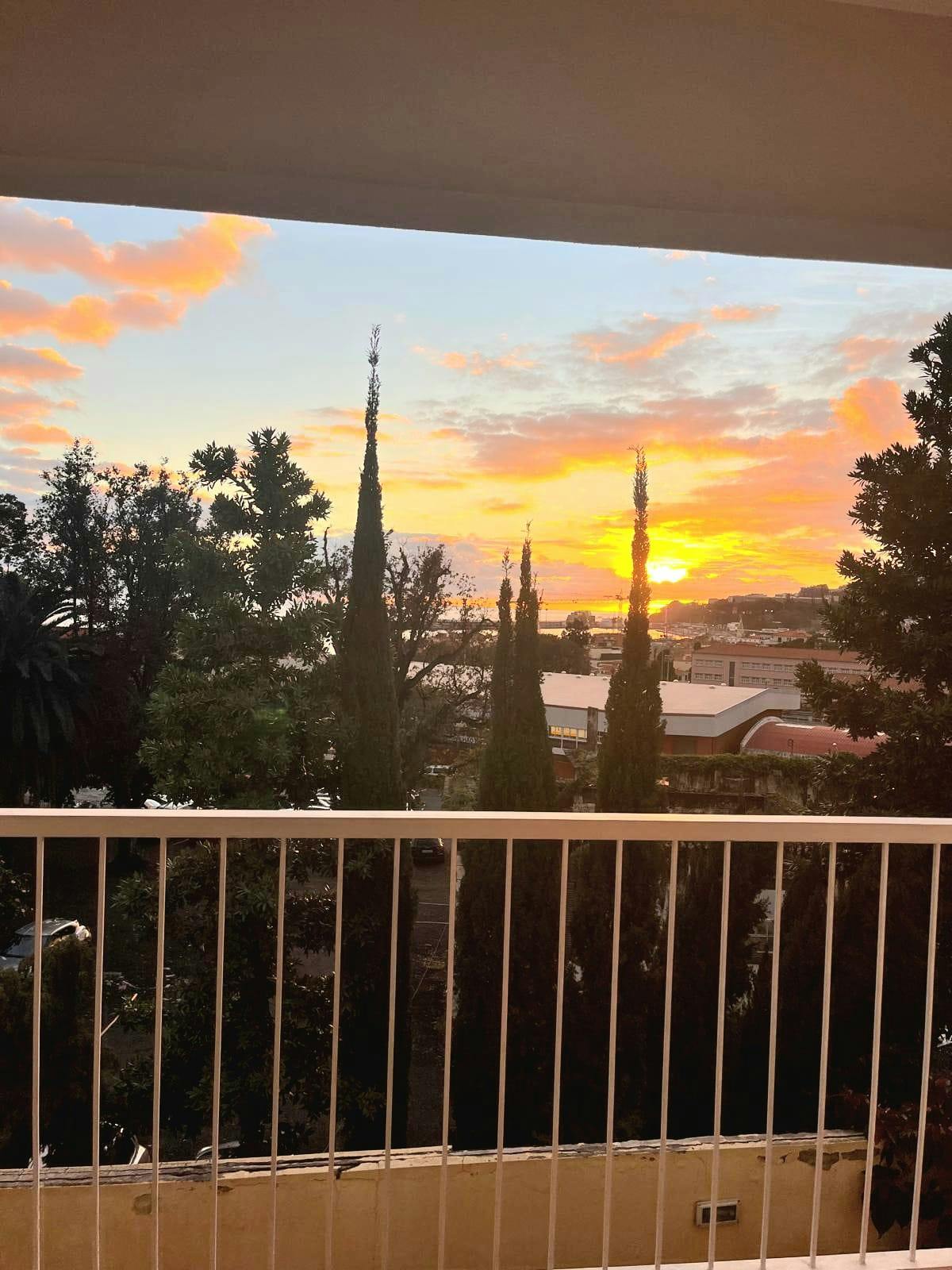 Apartment for rent for €2,500 per month in Funchal, Avenida Santiago Menor