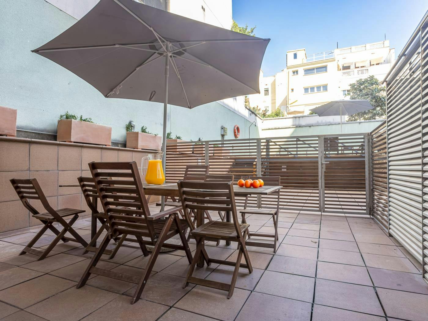 Apartment for rent for €5,500 per month in Barcelona, Carrer de Ramón y Cajal