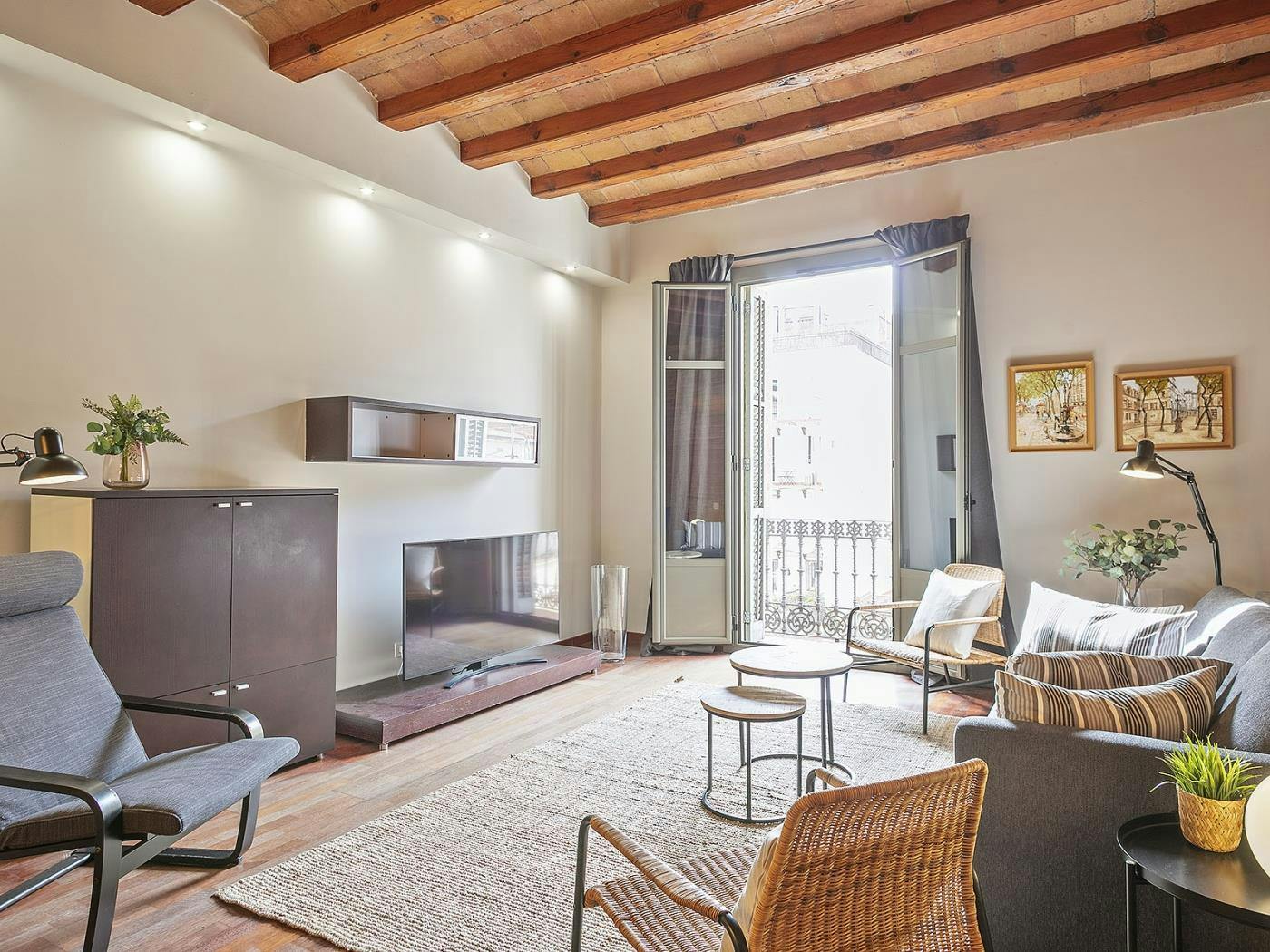 Apartment for rent for €5,500 per month in Barcelona, Carrer de Sant Cristòfol