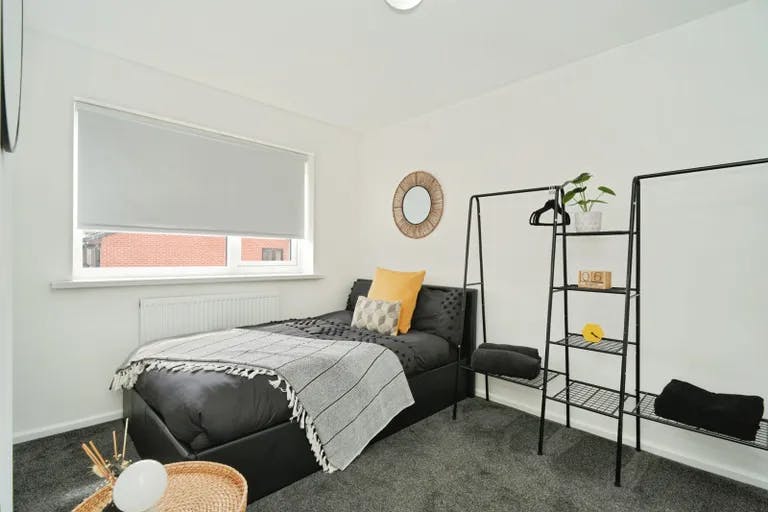 房源 正在以 £1,950 的月租出租，其位于 Bury, Albert Street