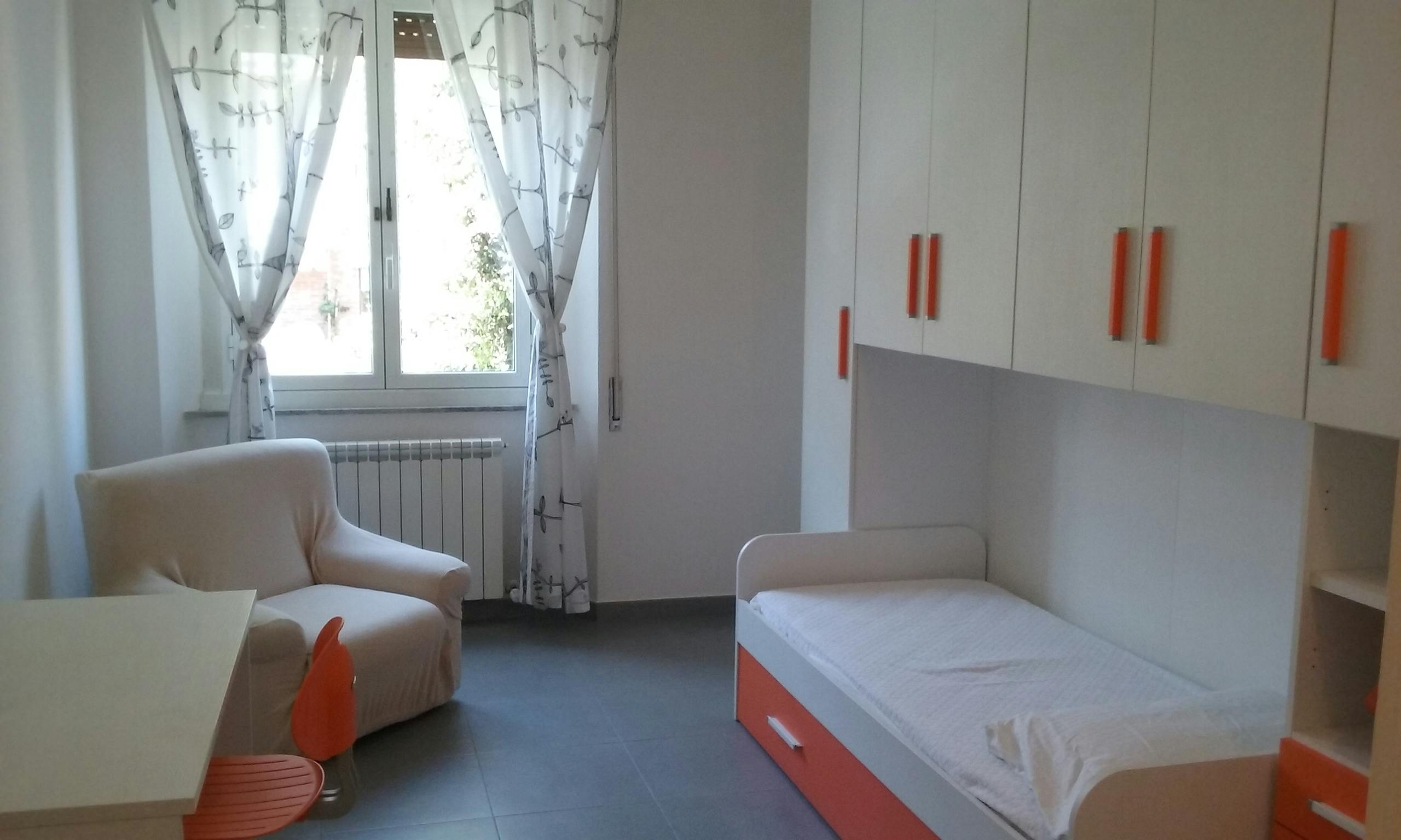 Cameră privată de închiriat pentru 380 EUR pe lună în Siena, Viale Goffredo Mameli