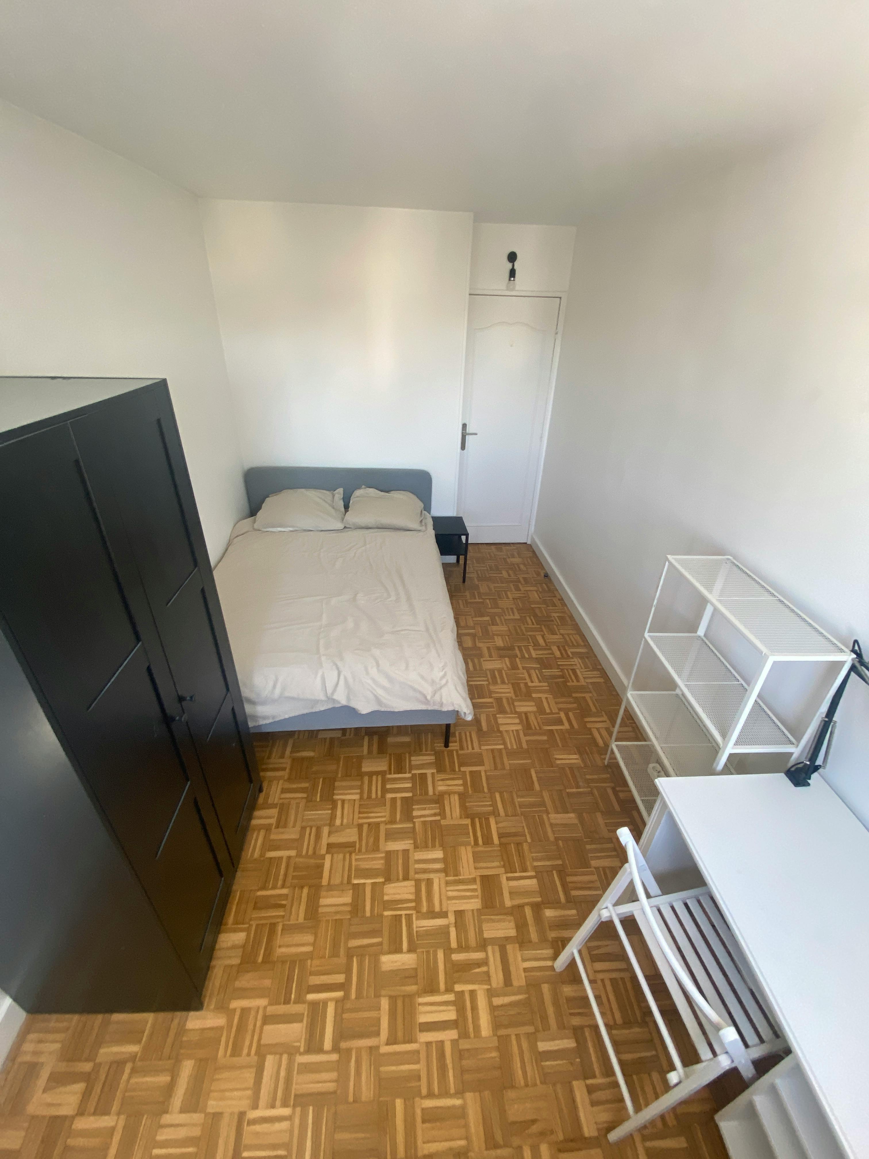 Single room Paris, 1 bed, 11m² — photo 1