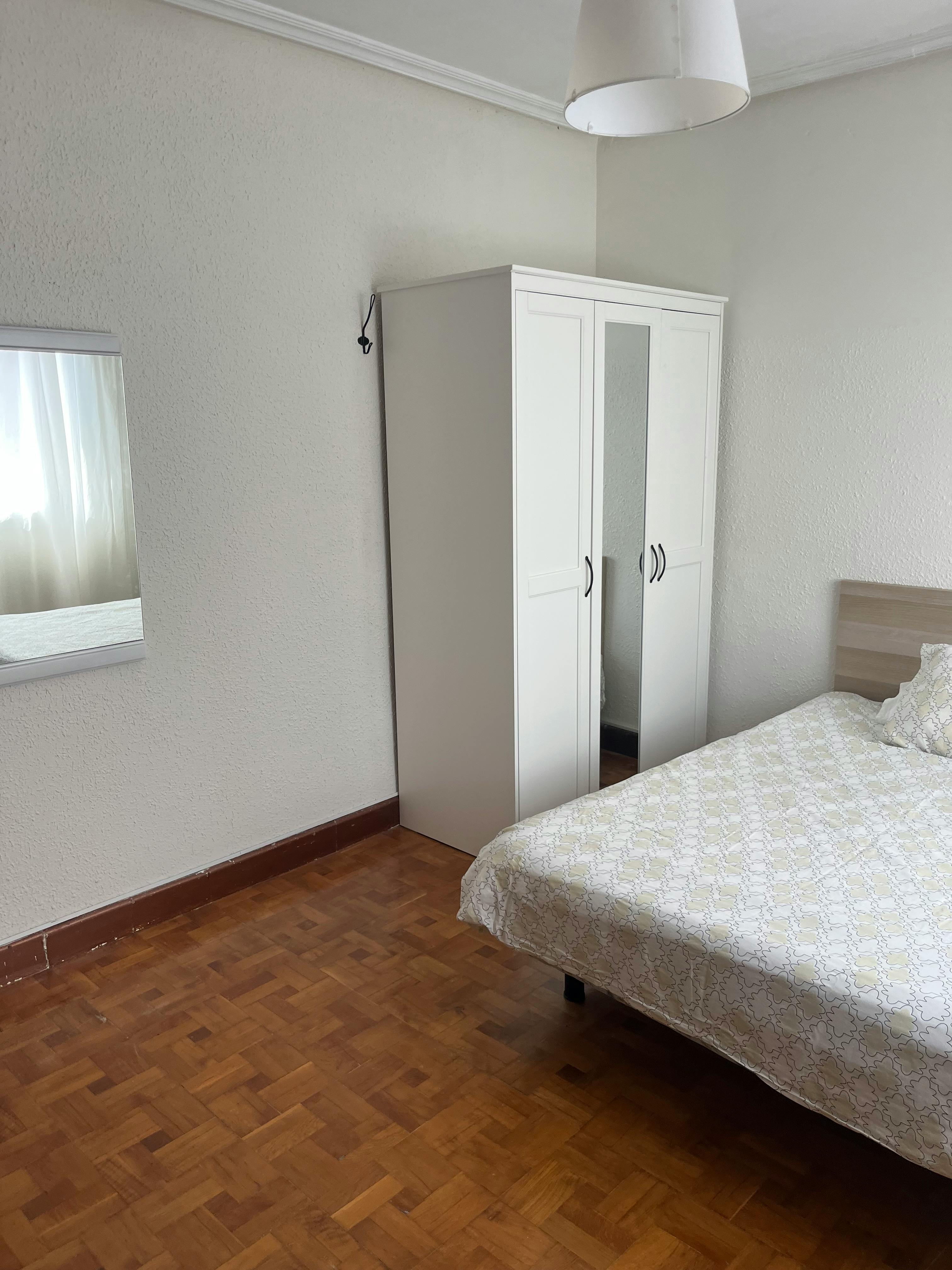 Chambre privée à louer pour 360 €/mois à Pamplona, Travesía de Jesús Guridi