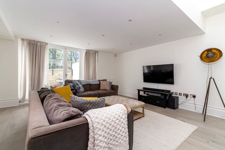 Clapham Common North Side, London preview