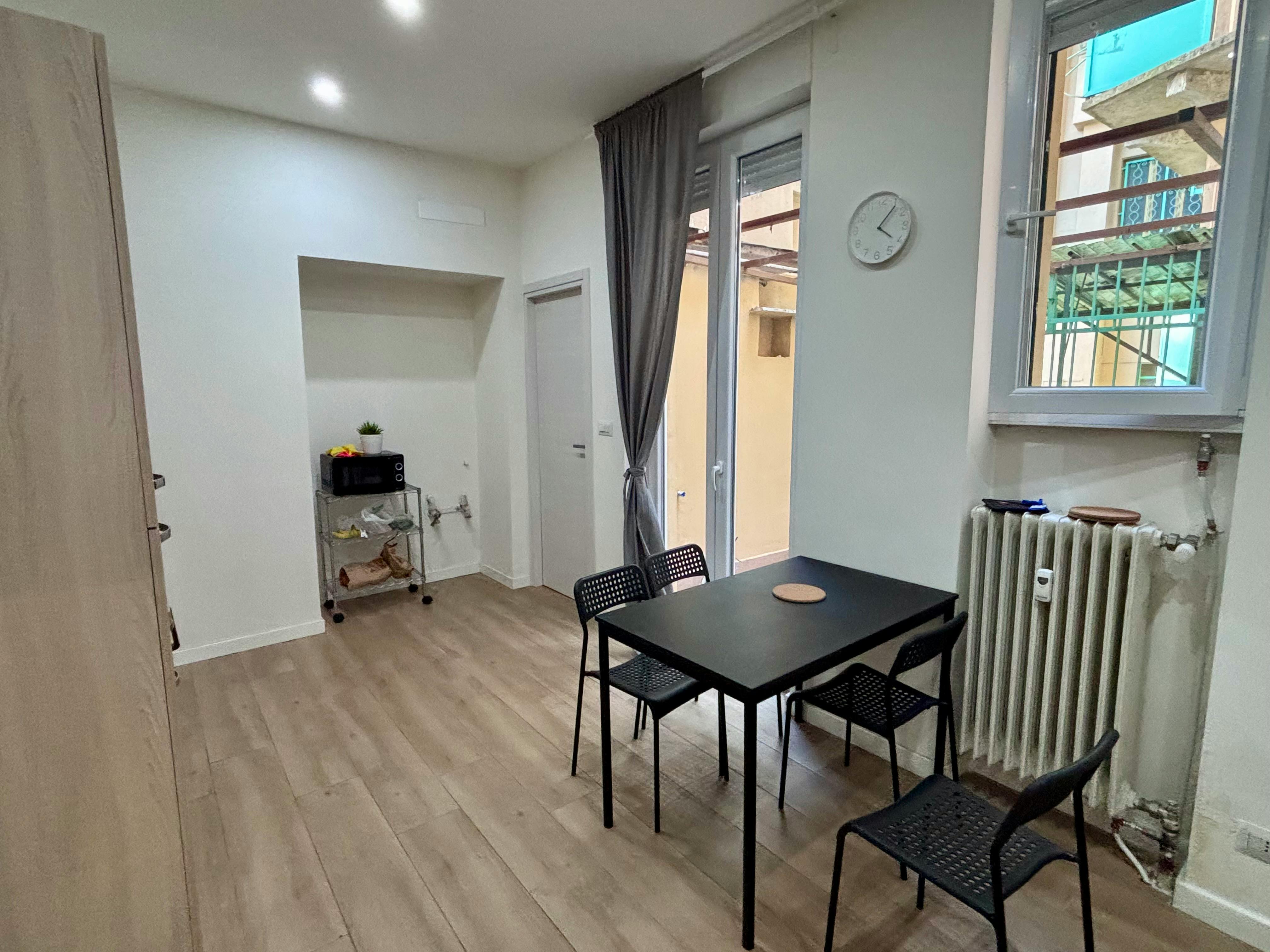 Chambre privée à louer pour 570 €/mois à Turin, Via Luigi Capriolo