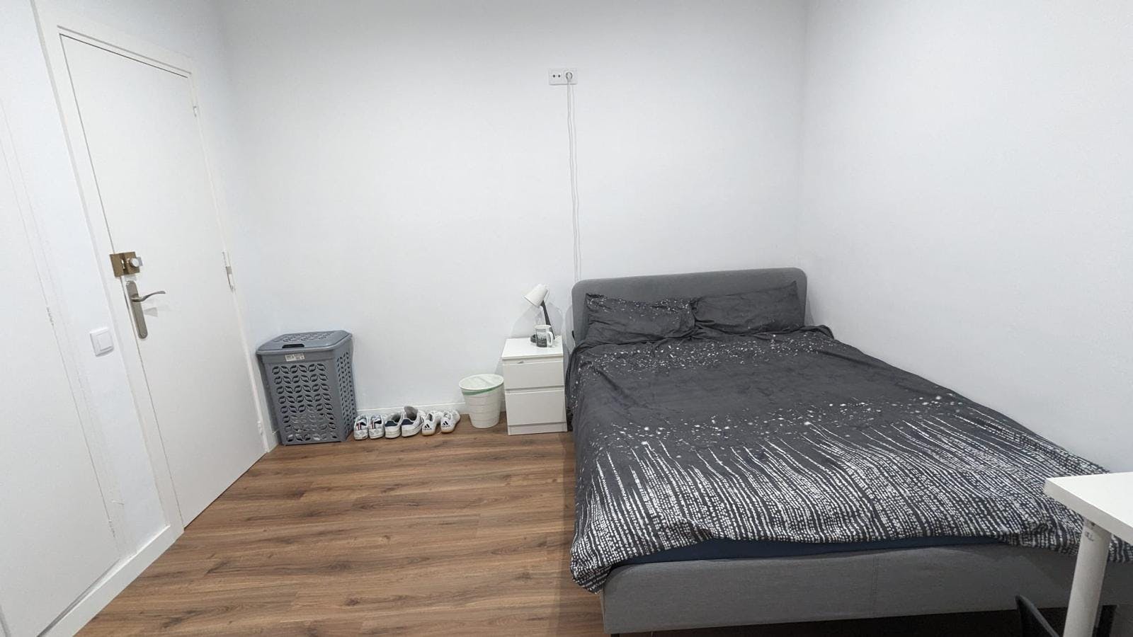 Private room for rent for €450 per month in Badalona, Plaça de Pep Ventura