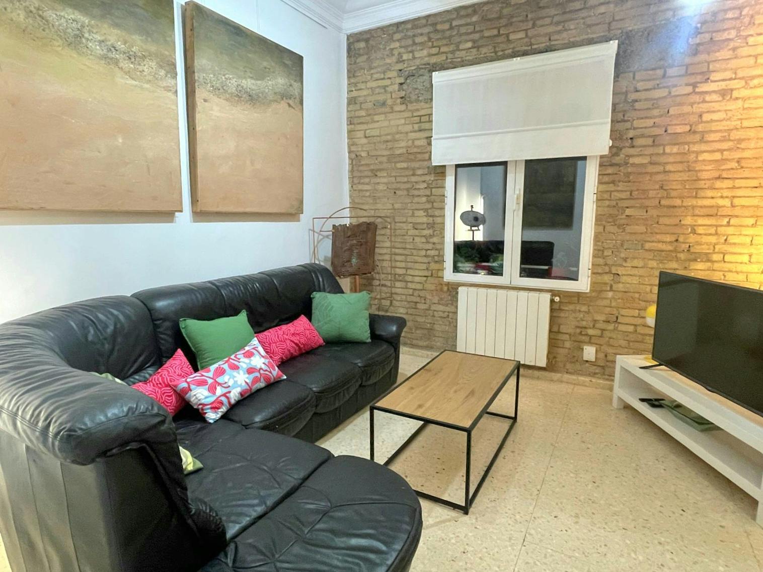 Plaça de Manises, Valencia preview