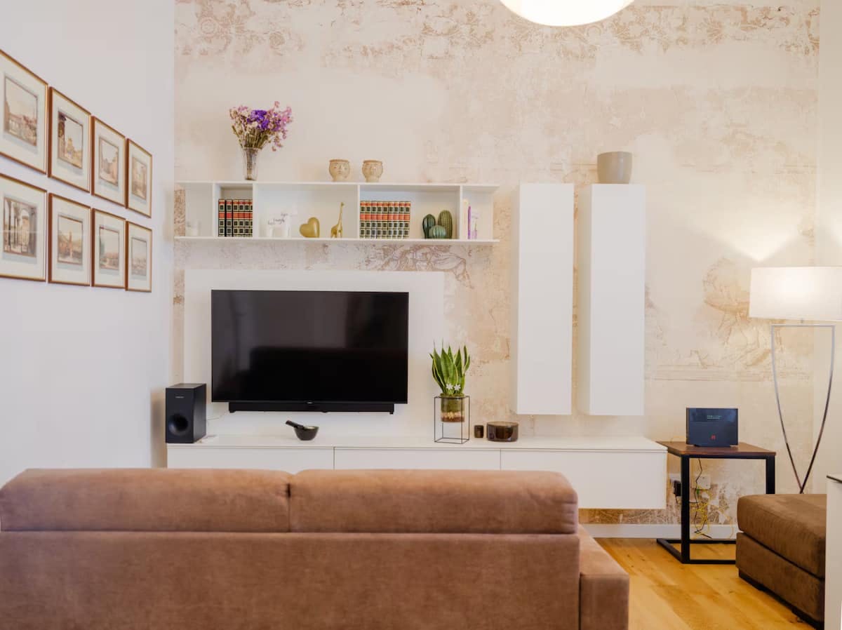 1-Bedroom Apartment in Via Camillo Cavour, Florence (1702447) room image 1