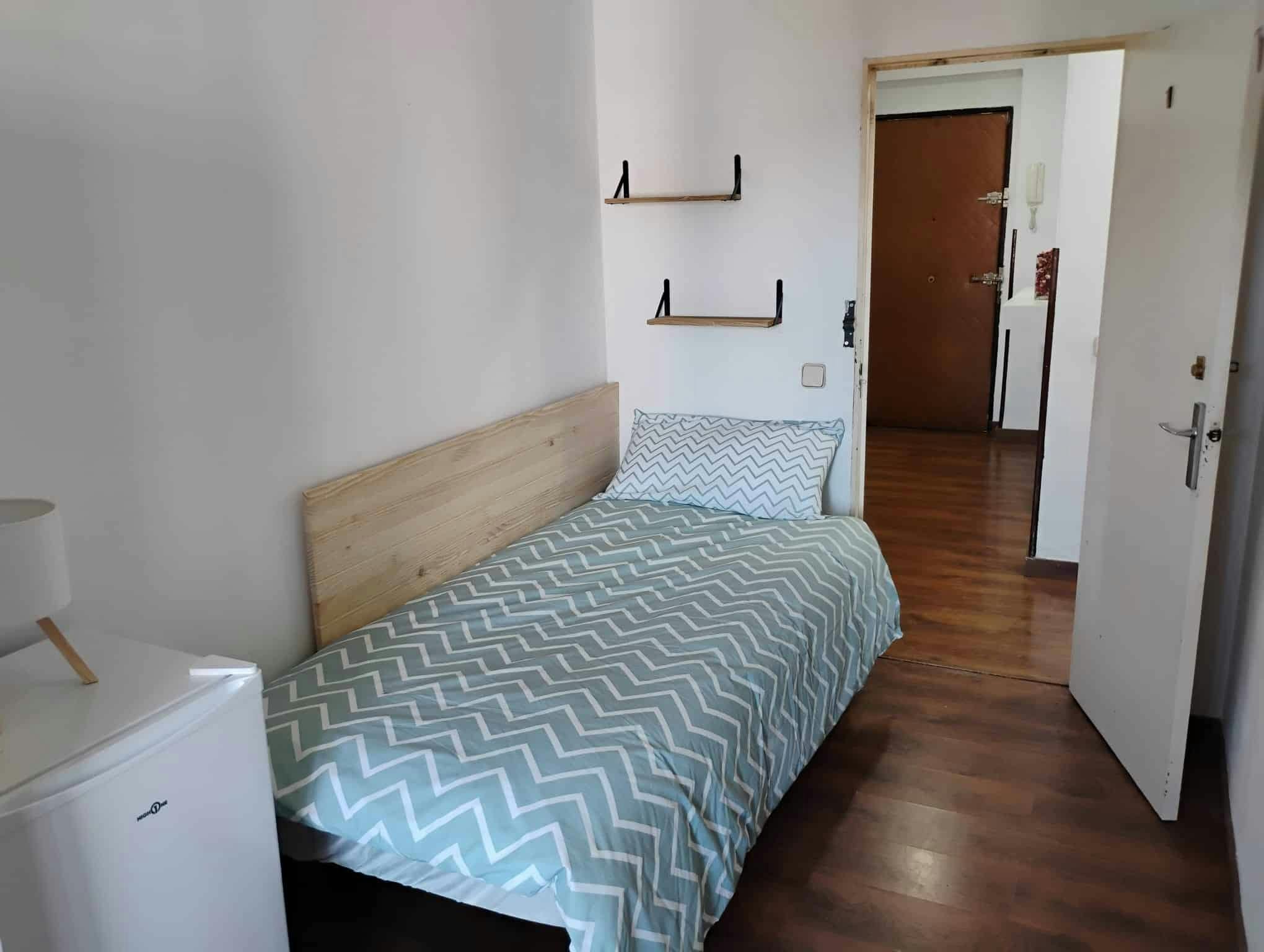 Chambre privée à louer pour 400 €/mois à Alcalá de Henares, Calle Beatriz Galindo