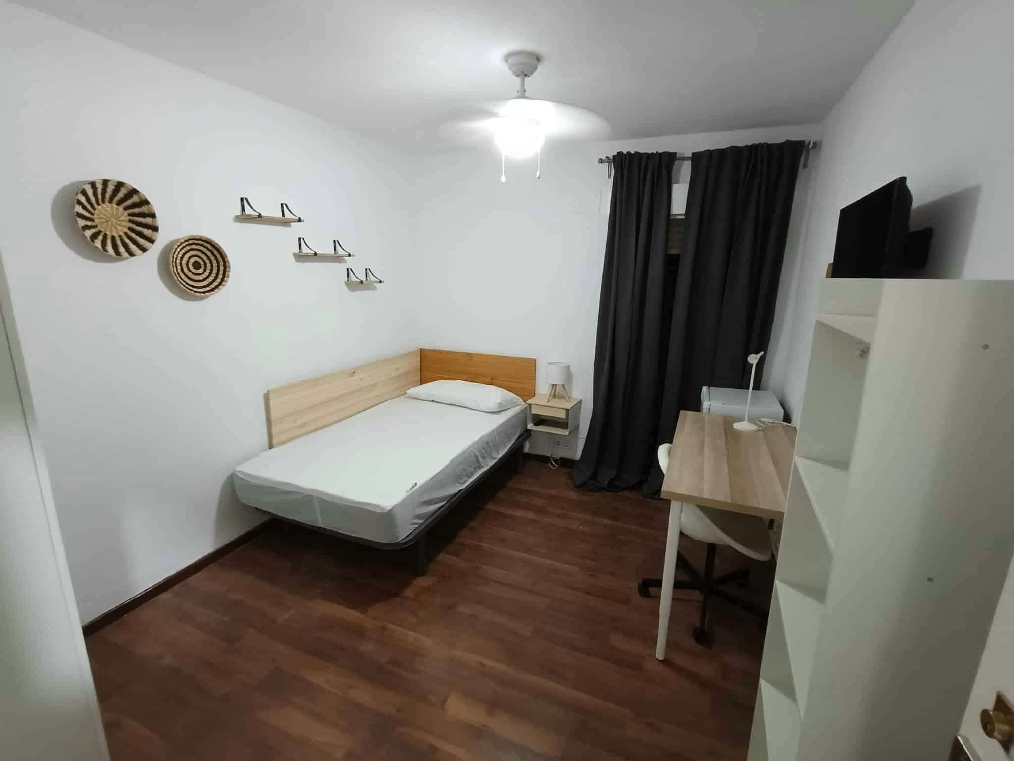 Chambre privée à louer pour 405 €/mois à Alcalá de Henares, Calle Beatriz Galindo
