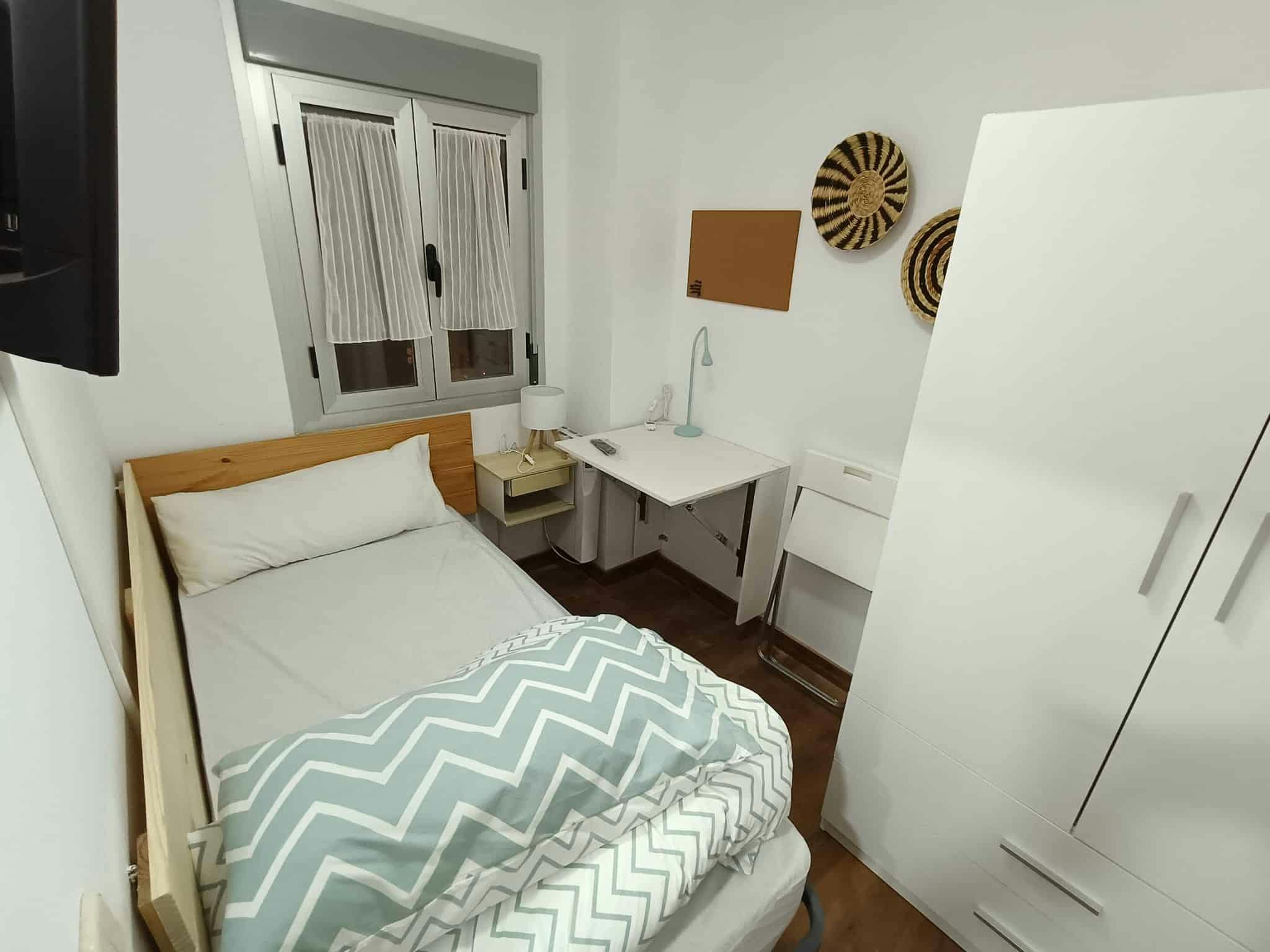 Chambre privée à louer pour 375 €/mois à Alcalá de Henares, Calle Beatriz Galindo