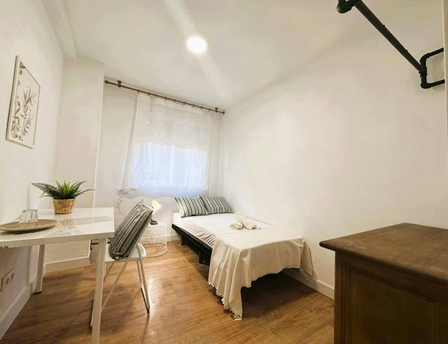 Chambre privée à louer pour 390 €/mois à Alcalá de Henares, Calle de Gil de Andrade