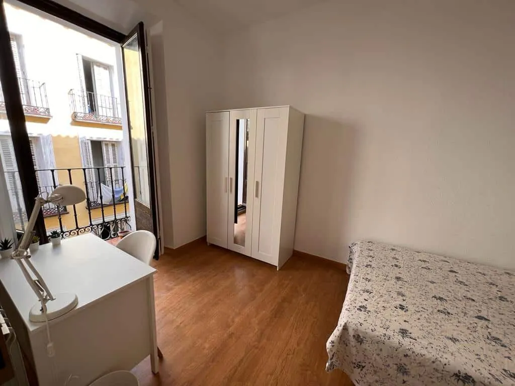 Private room in Calle de Jesús del Valle, Madrid (1702825) ROOM 2